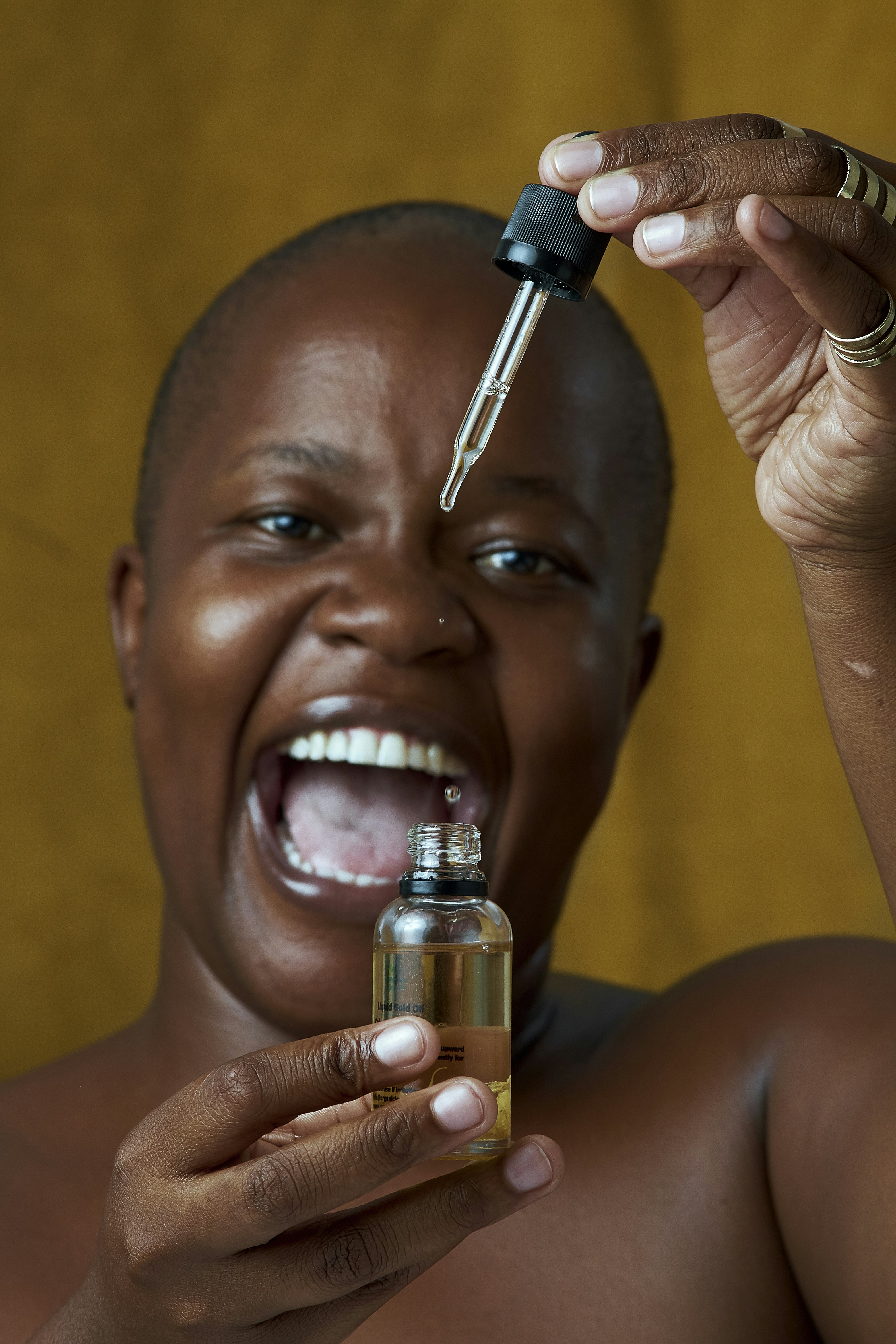 Güzellik Uzmanı Çalışırken