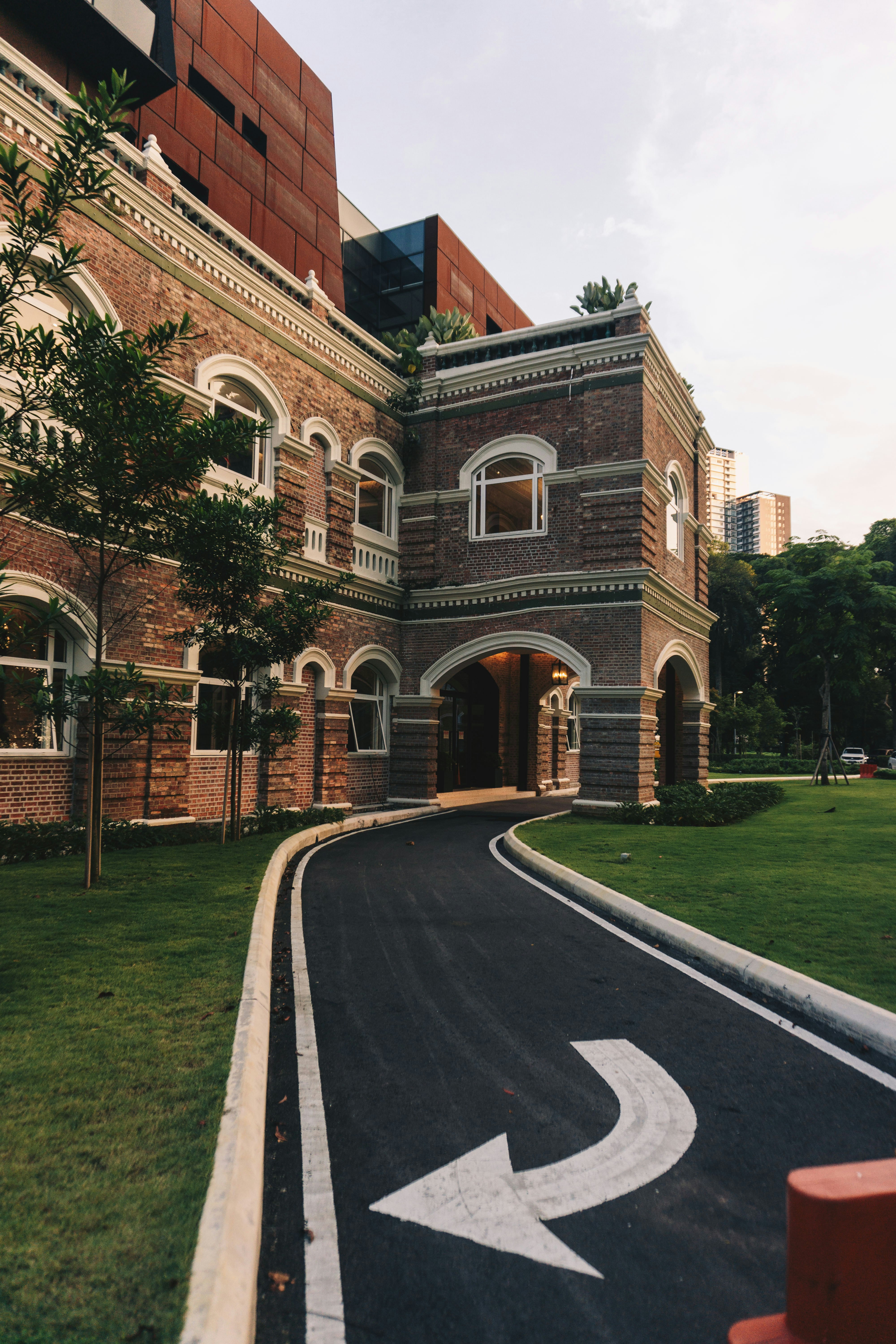 an arrow painted on the road in front of a building