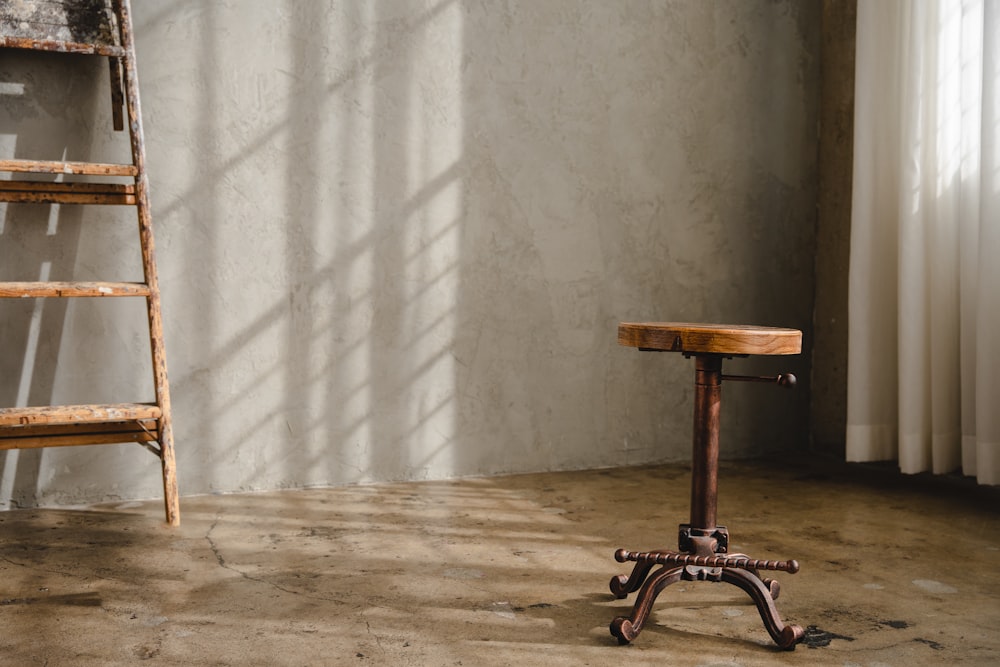 a chair and a ladder in a room