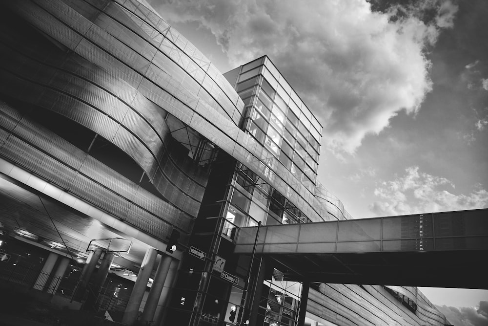 a black and white photo of a building