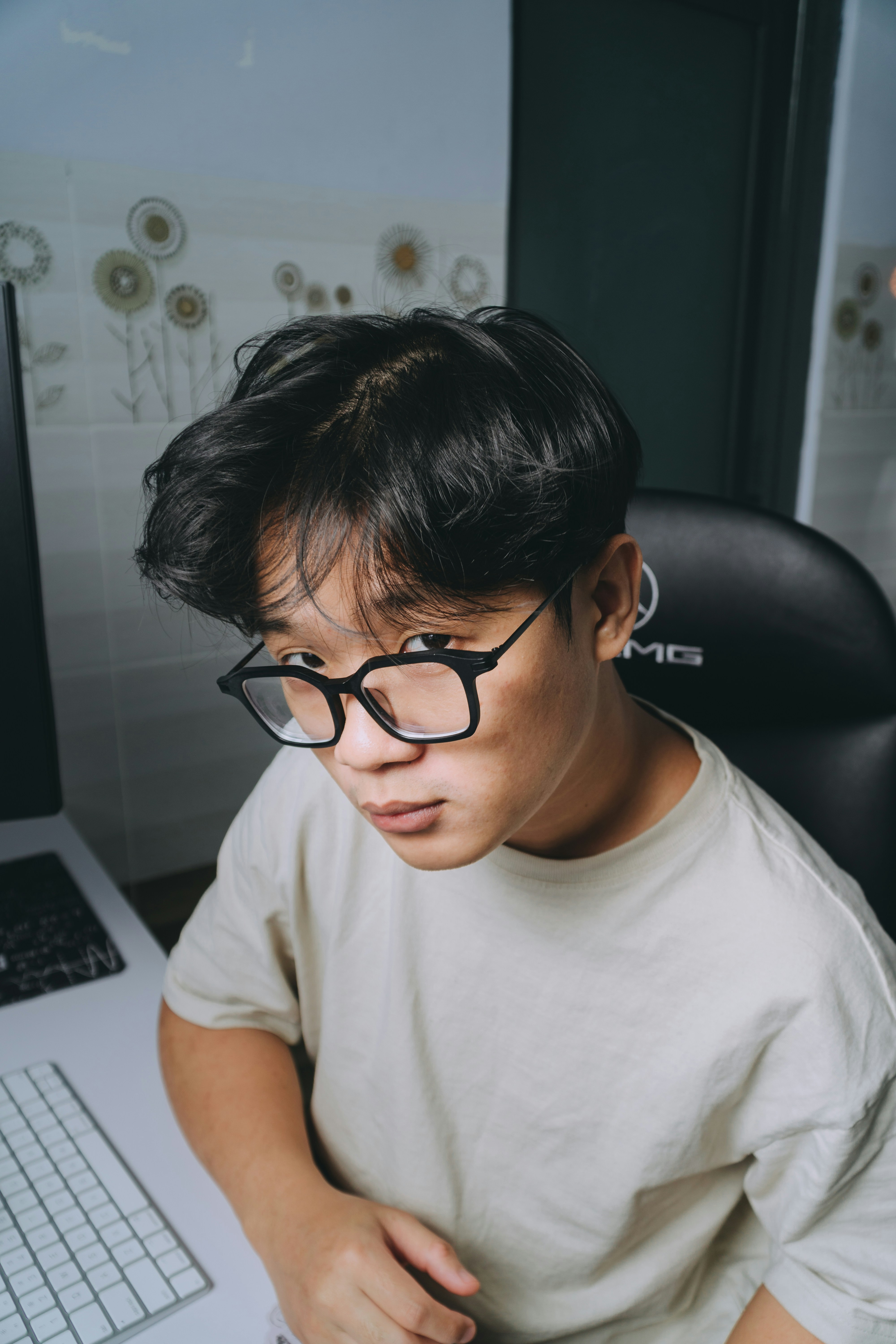 photo-1646561992933-296946012446?ixid=M3wxMjA3fDB8MXxzZWFyY2h8N3x8bWF0aCUyMHR1dG9yJTIwb25saW5lJTIwZnJlZSUyMGFsZ2VicmF8ZW58MHx8fHwxNzU0MjExMjQ3fDA\u0026ixlib=rb-4.1.0