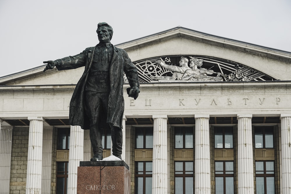 a statue of a man in front of a building