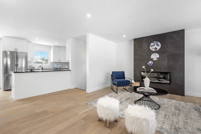 Cozy living area in a studio with a compact kitchen and comfortable seating.