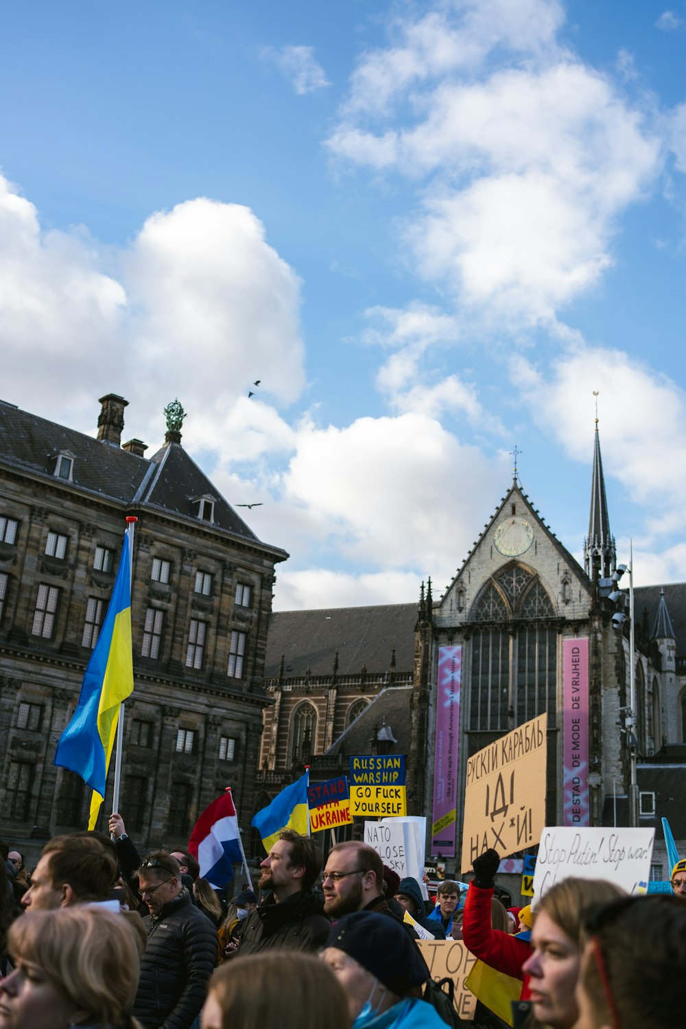 a crowd of people standing in front of a building