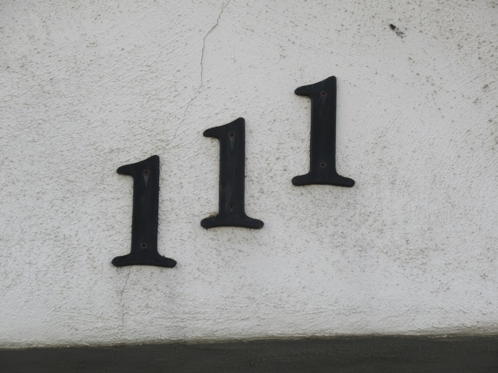 the numbers 11 and 11 are on the side of a building