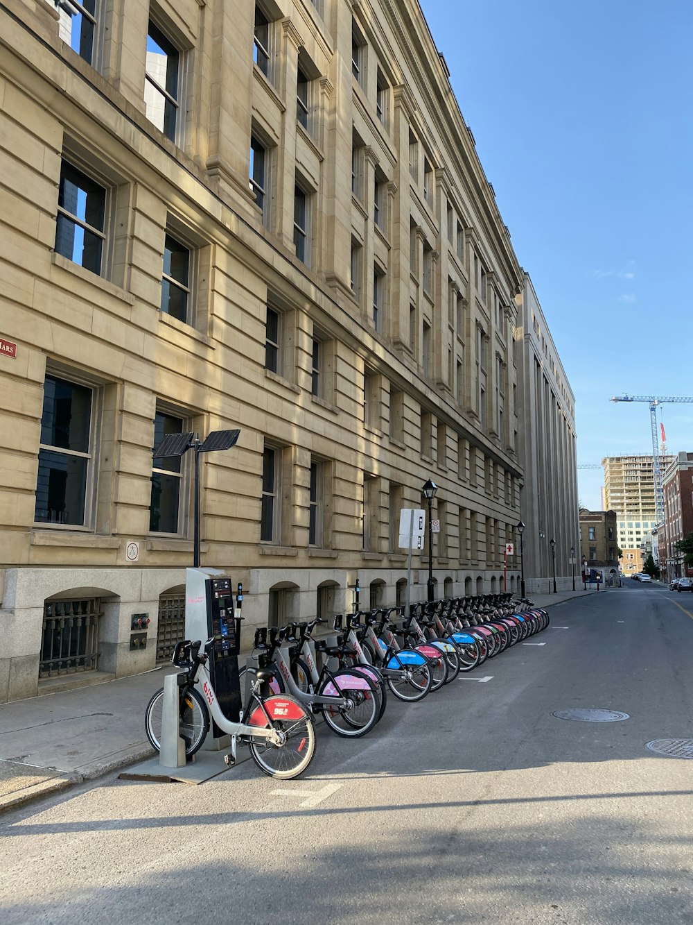 a row of bikes parked on the side of a street