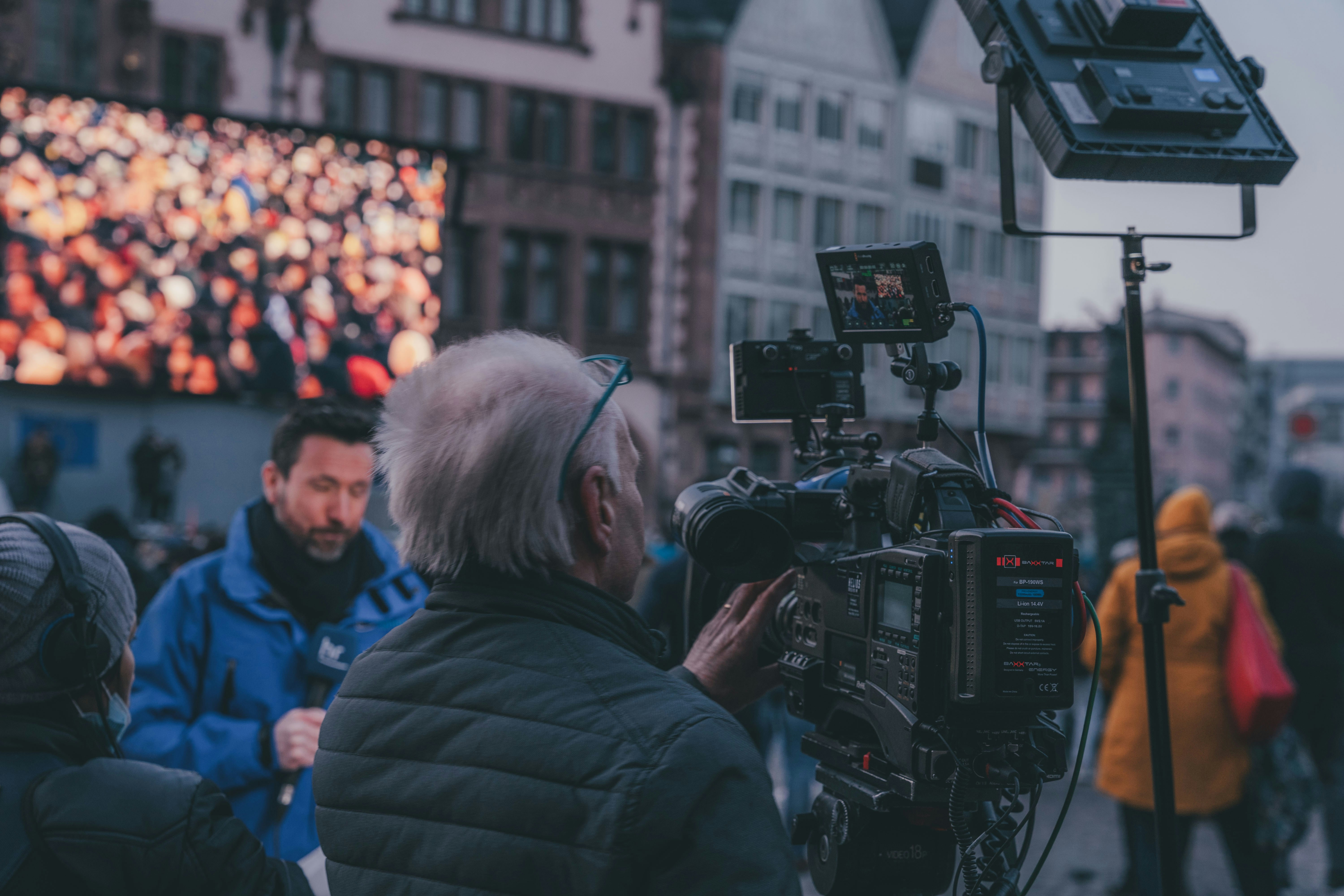 LinkedIn background for Broadcast Journalists — photo by Masood Aslami