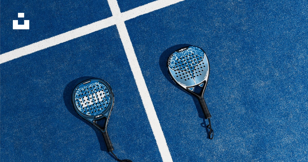 Two tennis rackets laying on a tennis court photo – Free Italy Image on ...