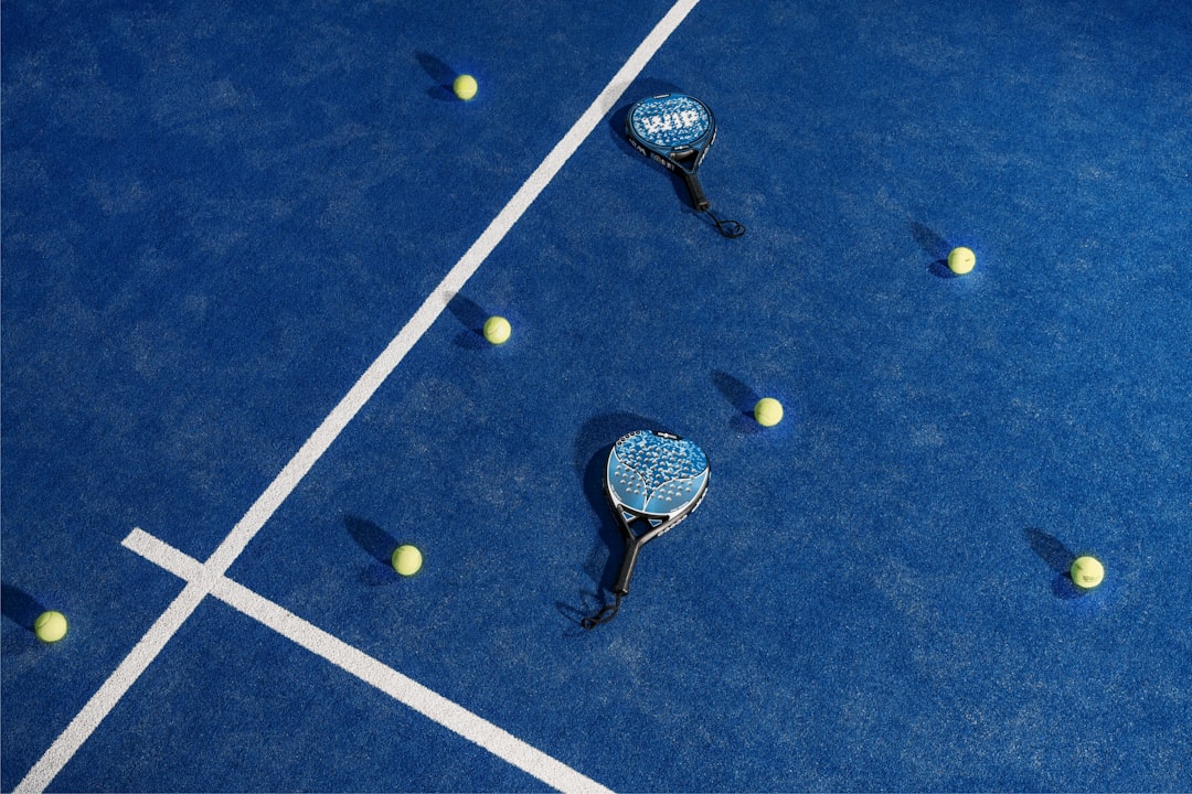 Two padel rackets on the ground (Ph: Emanuela D'Ambrosi)