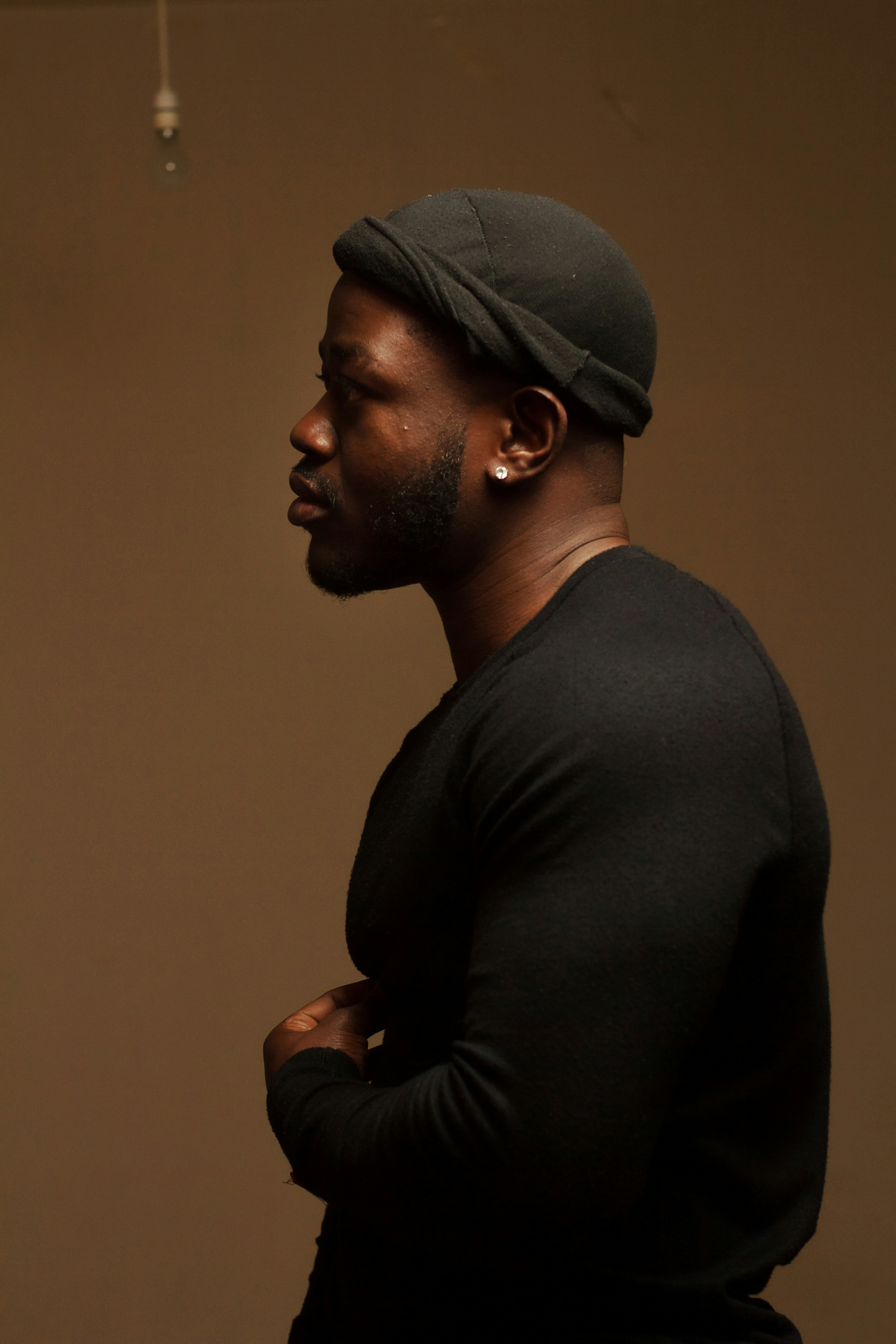 a man in a black shirt and a black hat