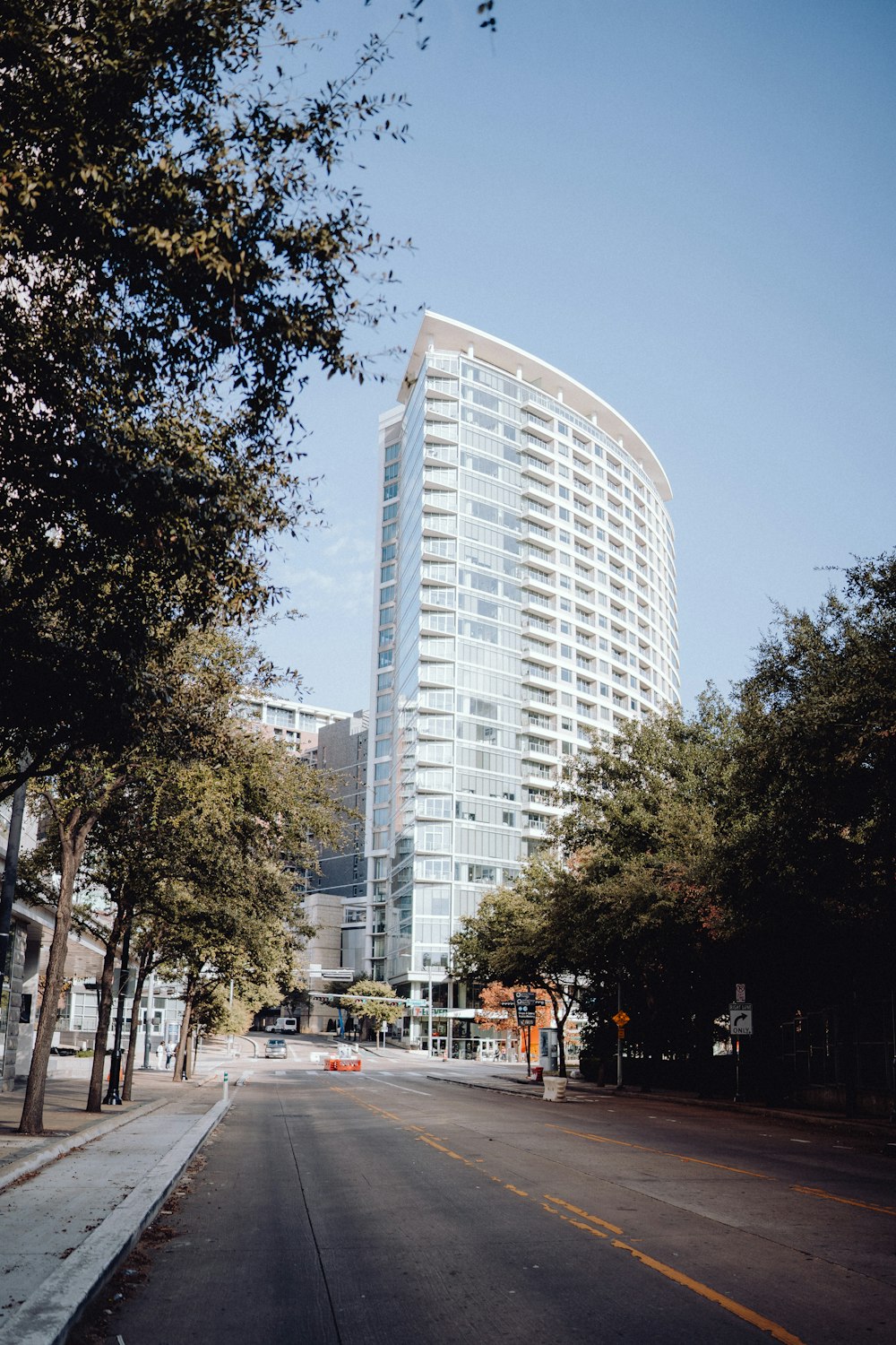 a tall white building sitting next to a street