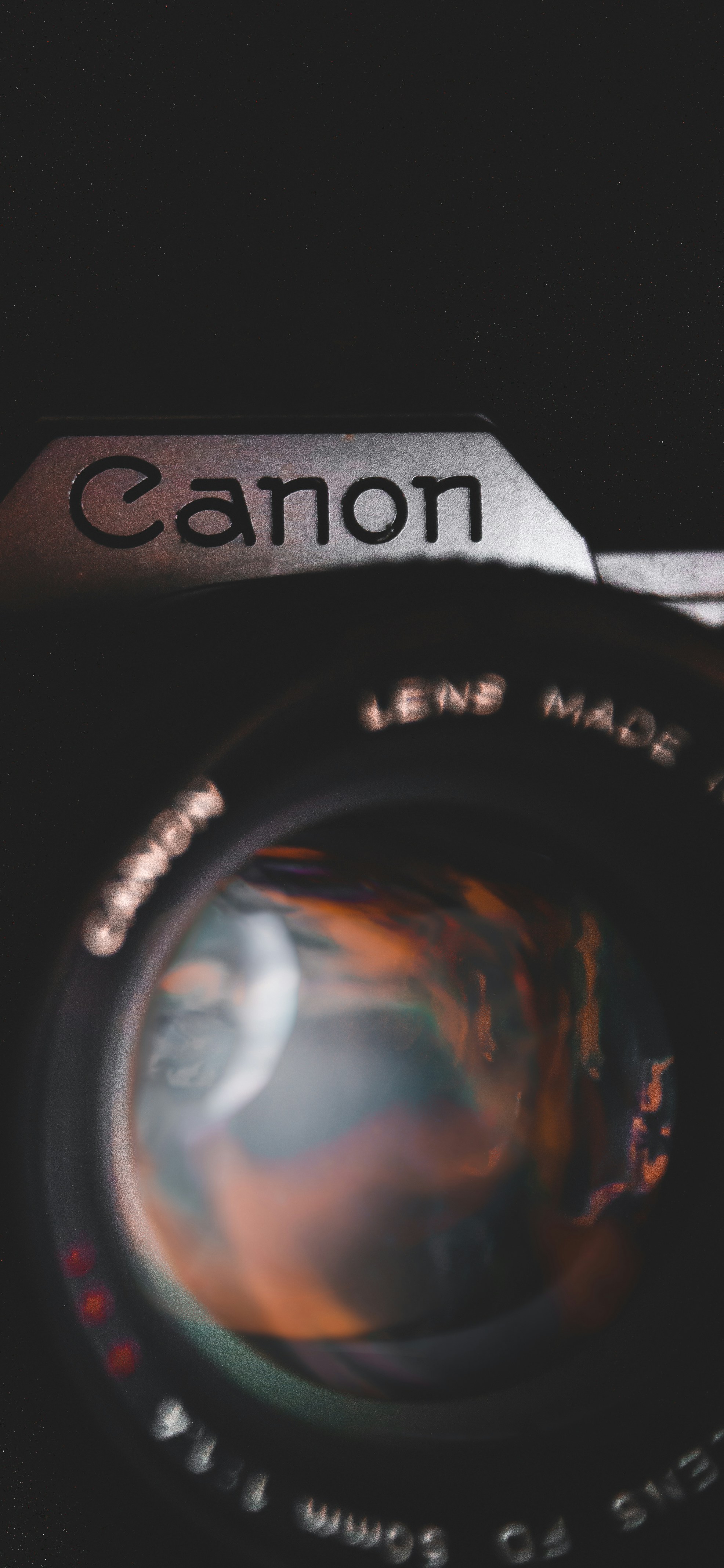 a close up of a camera lens with the word canon on it