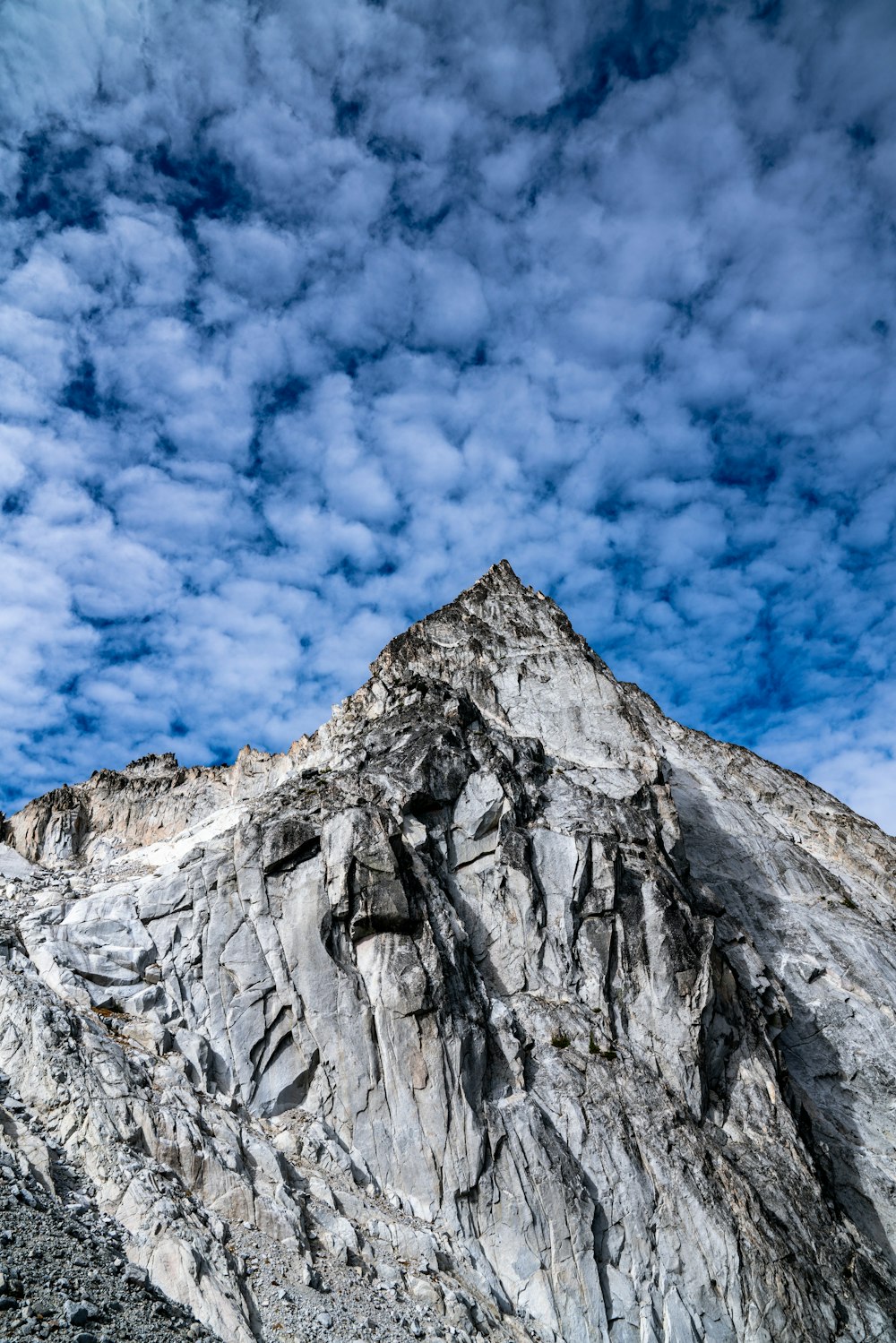 a very tall mountain with some clouds in the sky