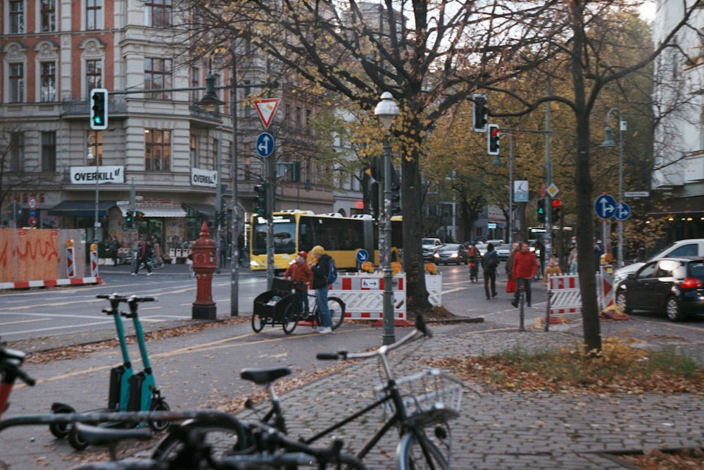 a city street filled with lots of traffic next to tall buildings