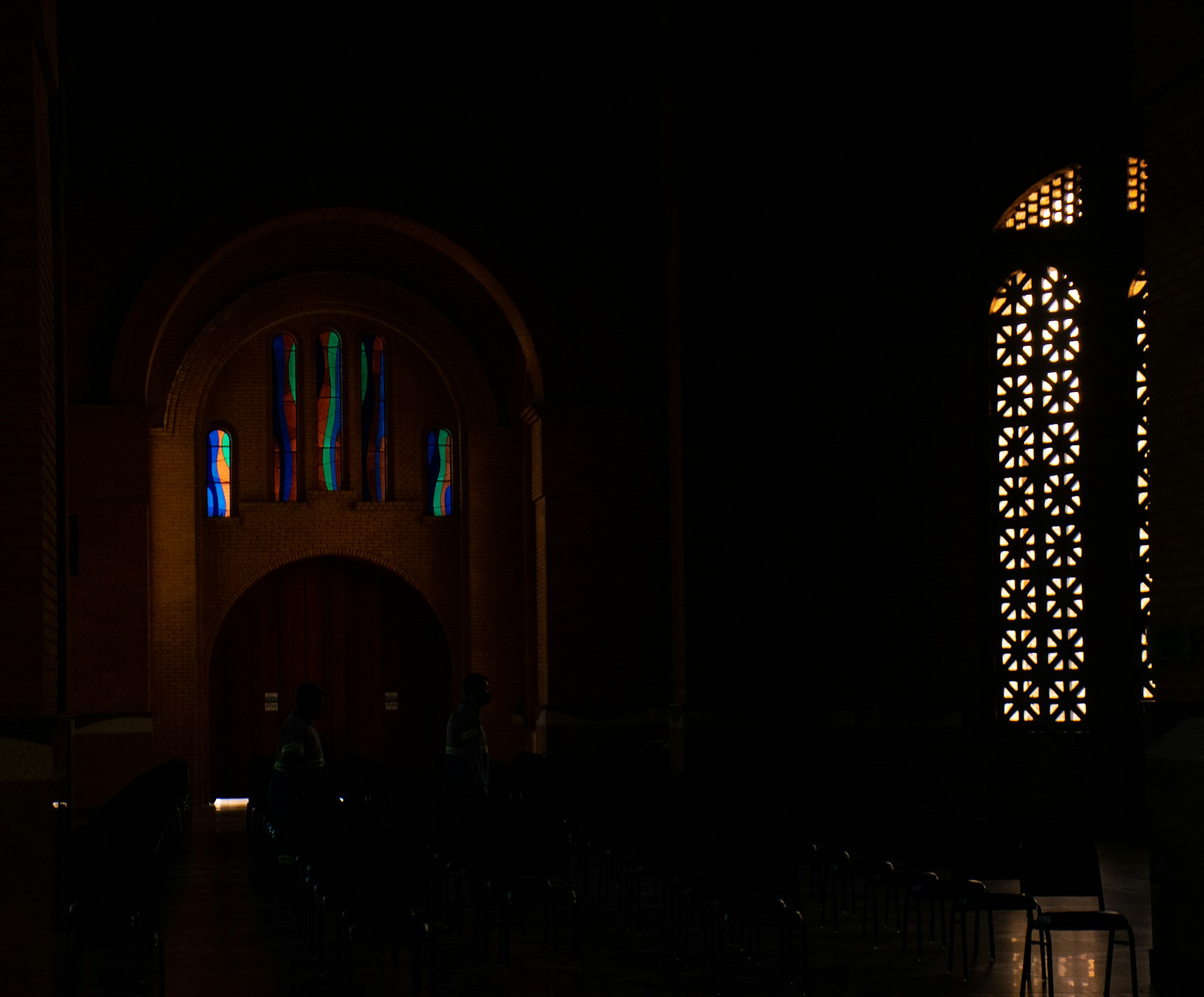 gray computer monitor