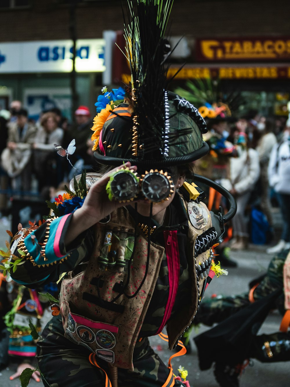 Personas Con Disfraces De Estilo Vence Carnaval Durante Las Fiestas  Fotografía editorial - Imagen de partidos, feliz: 268671662