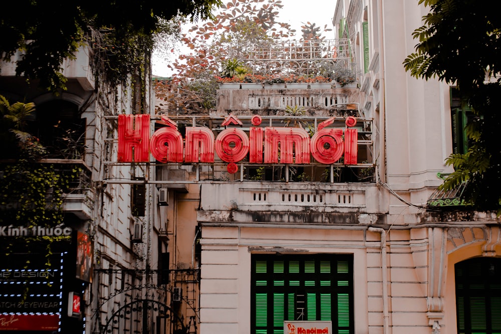 a building with a sign that says haanonoi on it