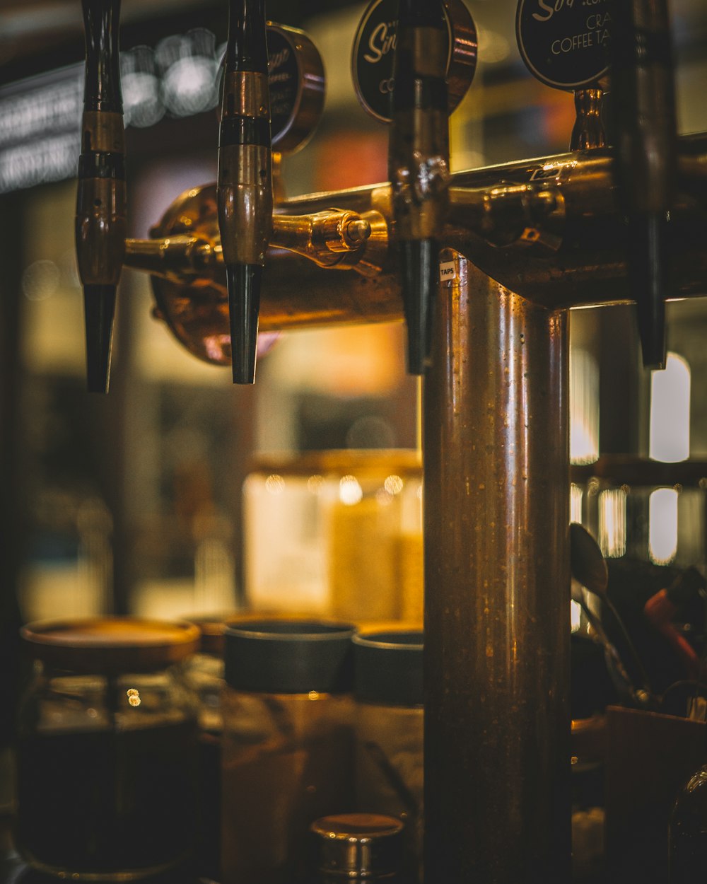 a close up of a bunch of beer taps