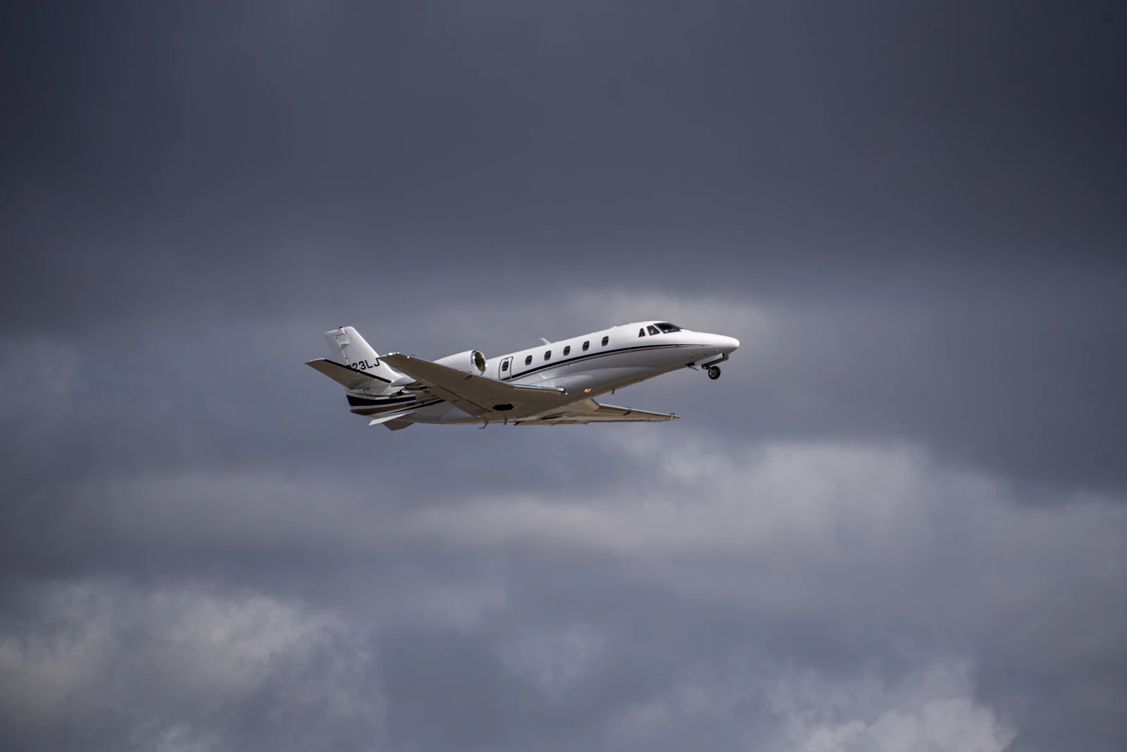Private Airliners: Inside the Boeing BBJ and Airbus ACJ