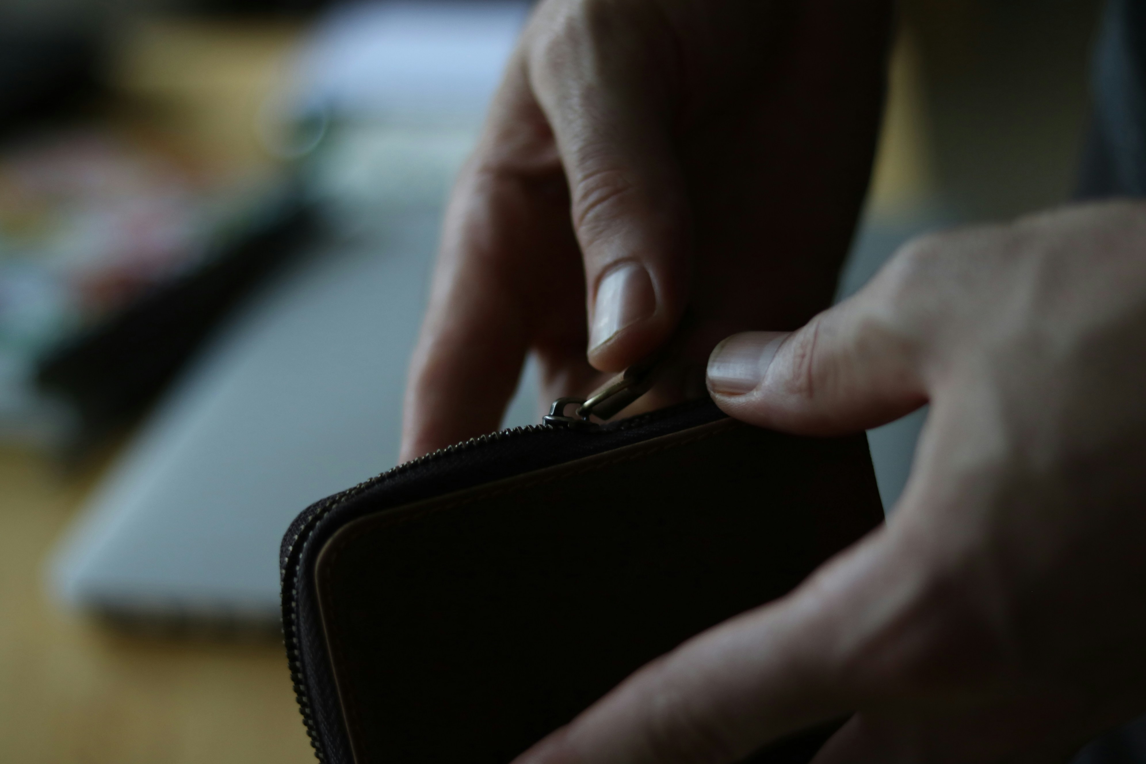 ベルトとネクタイ｜ビジネス小物のミニマル化戦略関連画像