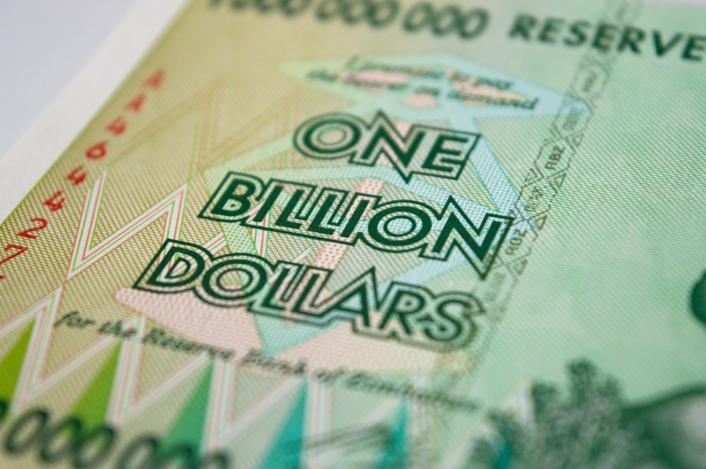 10억 달러라는 단어가 인쇄된 10억 달러 지폐
