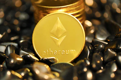 Realty Income's Steady Dividends: A Lesson for Crypto Investors