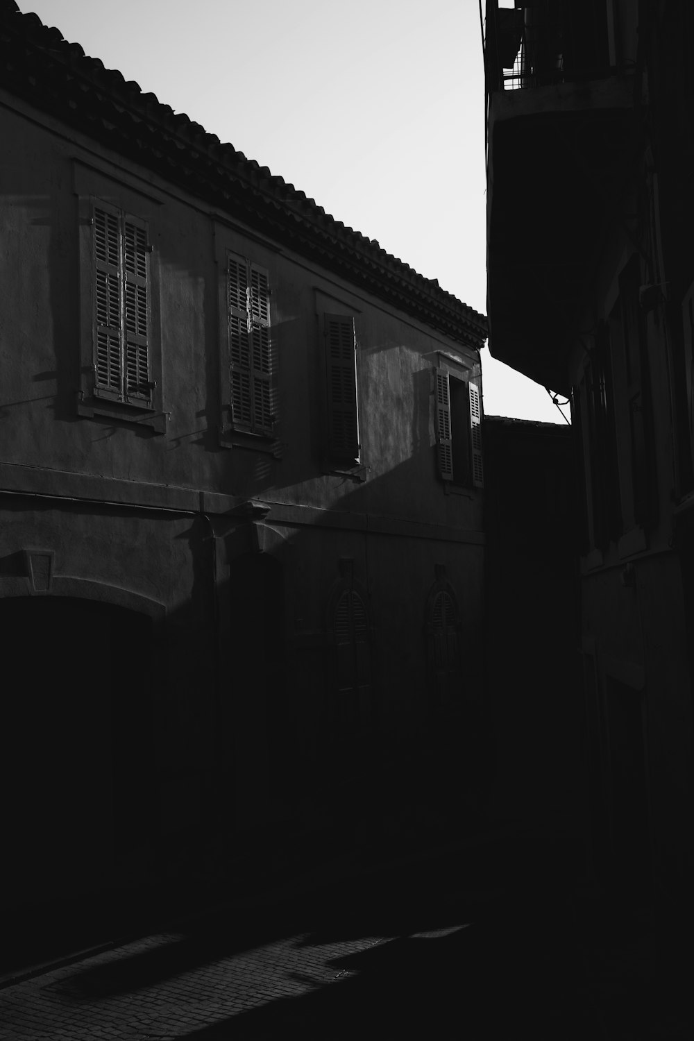 a black and white photo of a building