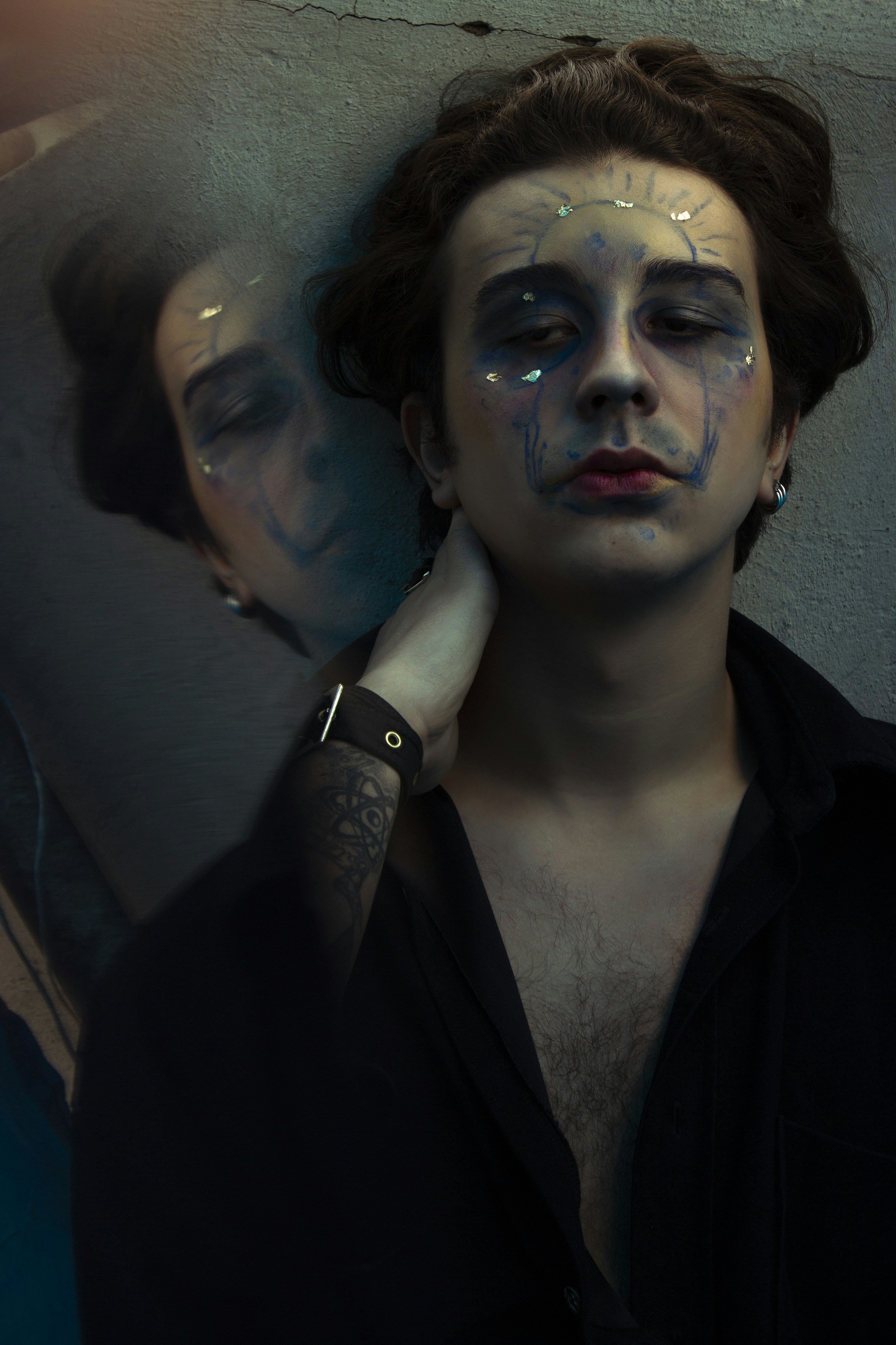 A man with face paint on his face photo – Free Tabriz Image on Unsplash