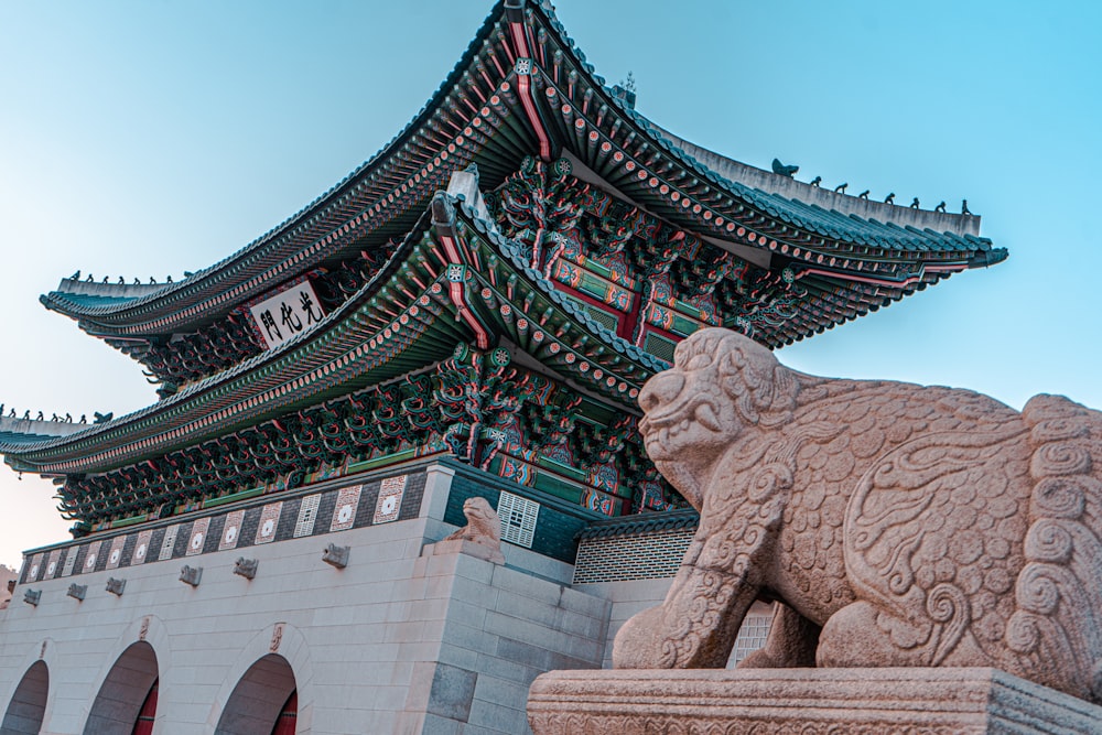 a statue of a lion in front of a building