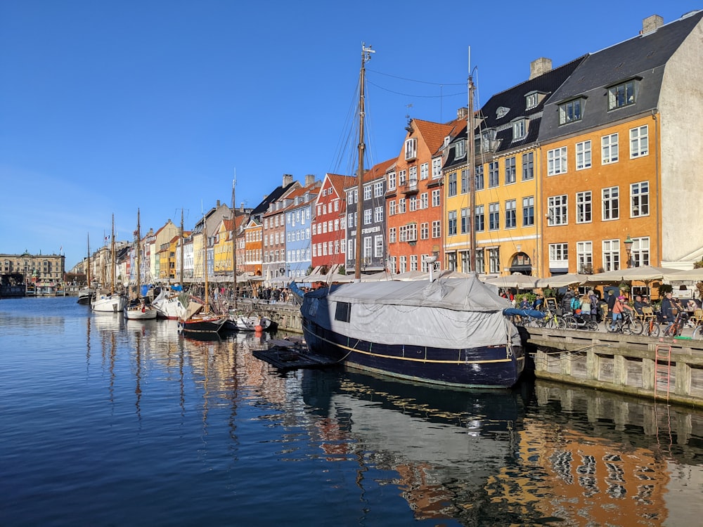 a row of boats parked next to each other on a body of water