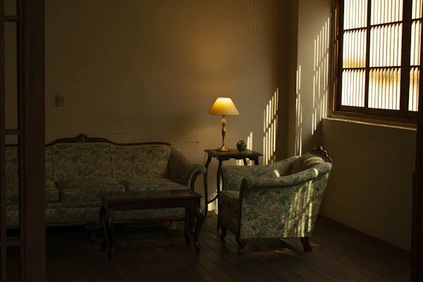 Sala vintage limpia después del lavado de salas en Coyoacán