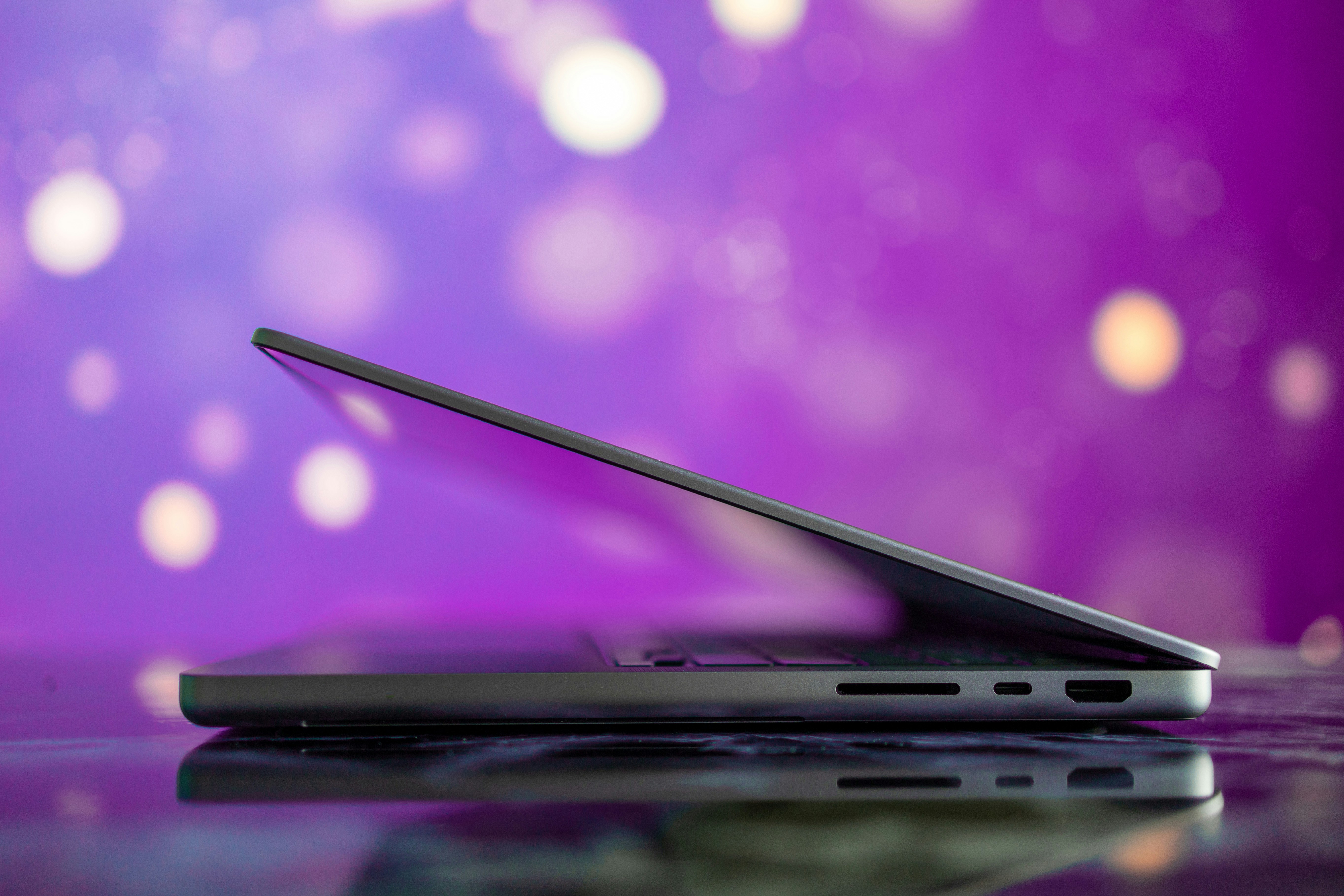 2023 推出 M2 晶片 MacBook Pro 14" & 16"