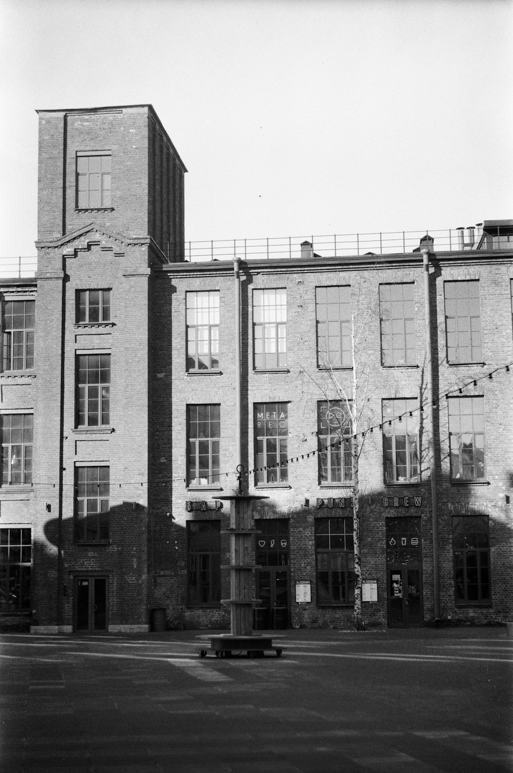 a black and white photo of an old building