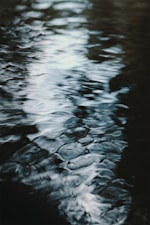 a blurry photo of a body of water