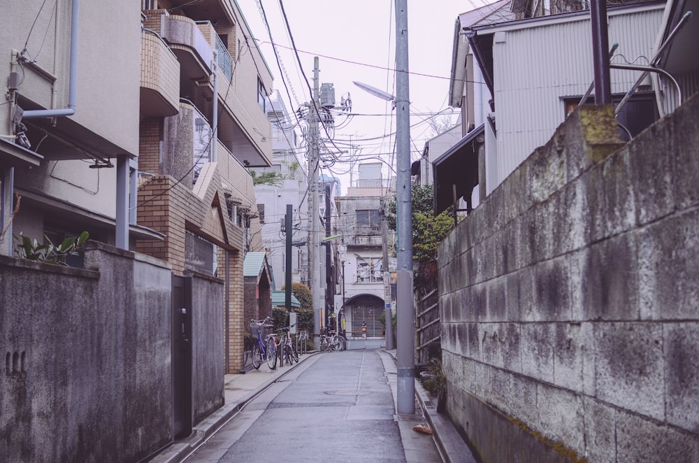 a narrow alley way with a bicycle parked on the side