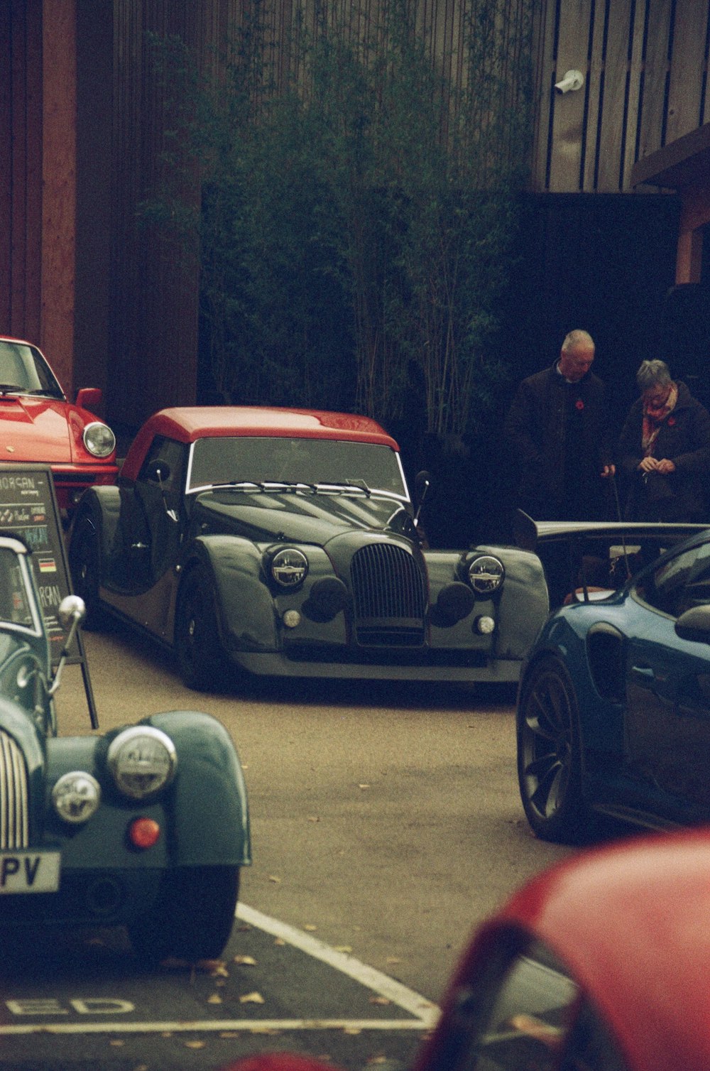 a group of cars that are sitting in the street