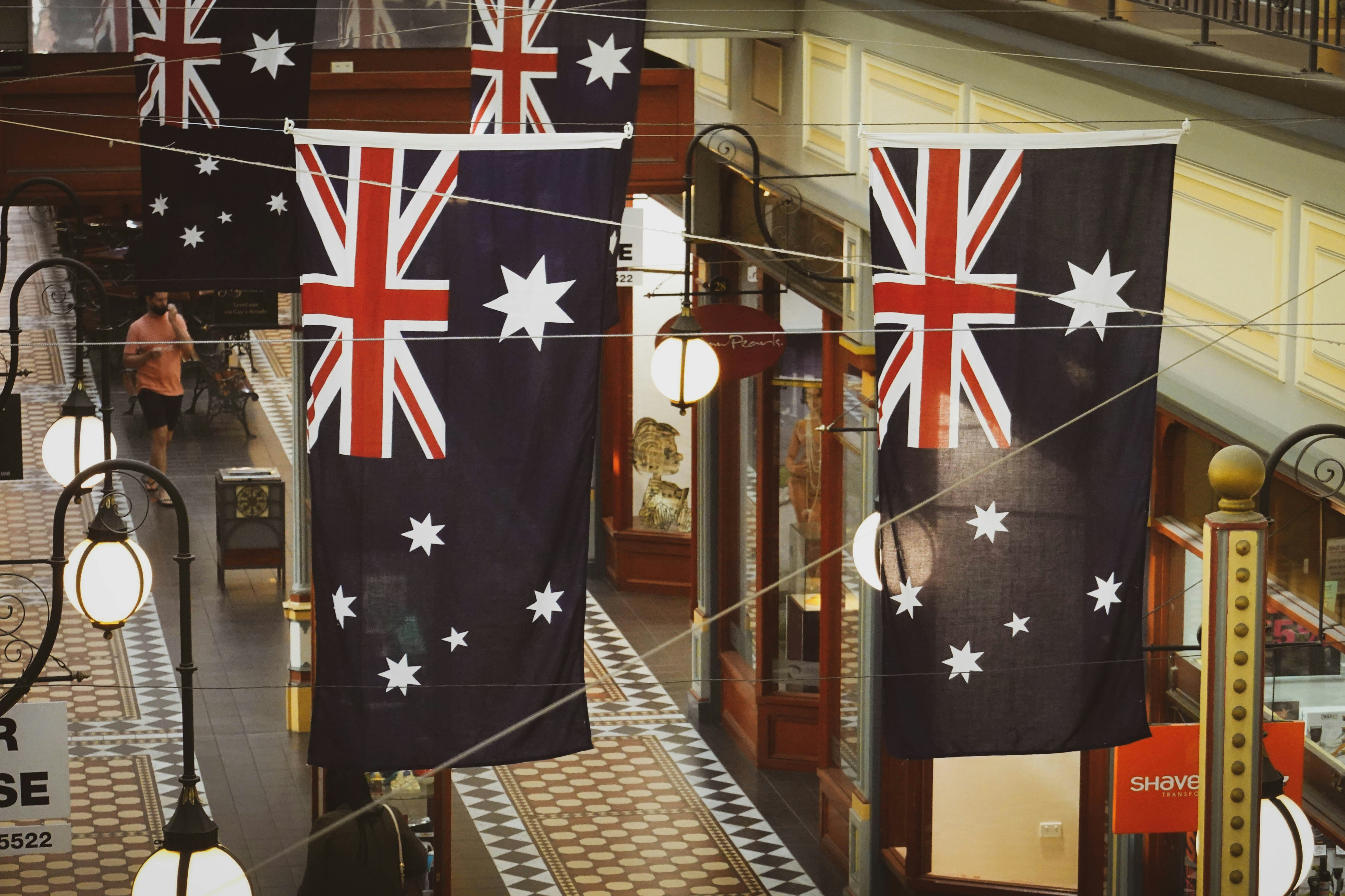 Heroic Couple Dies Confronting Bondi Beach Gunman in Australia Attack