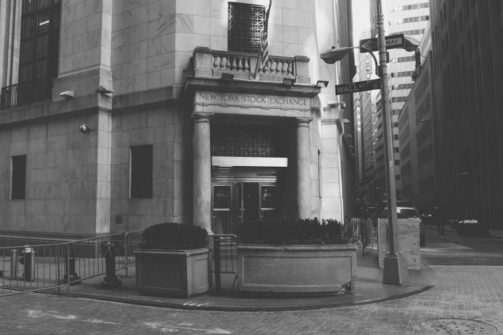 a black and white photo of a building