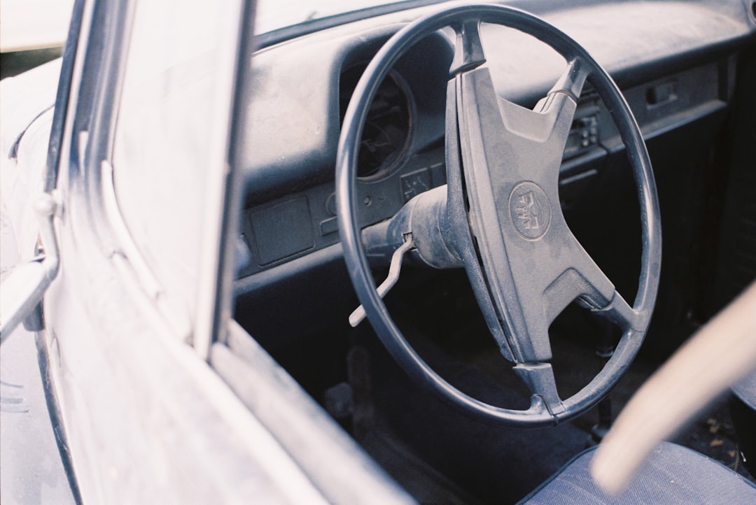 車 エアコン 効かない the interior of a car with a steering wheel