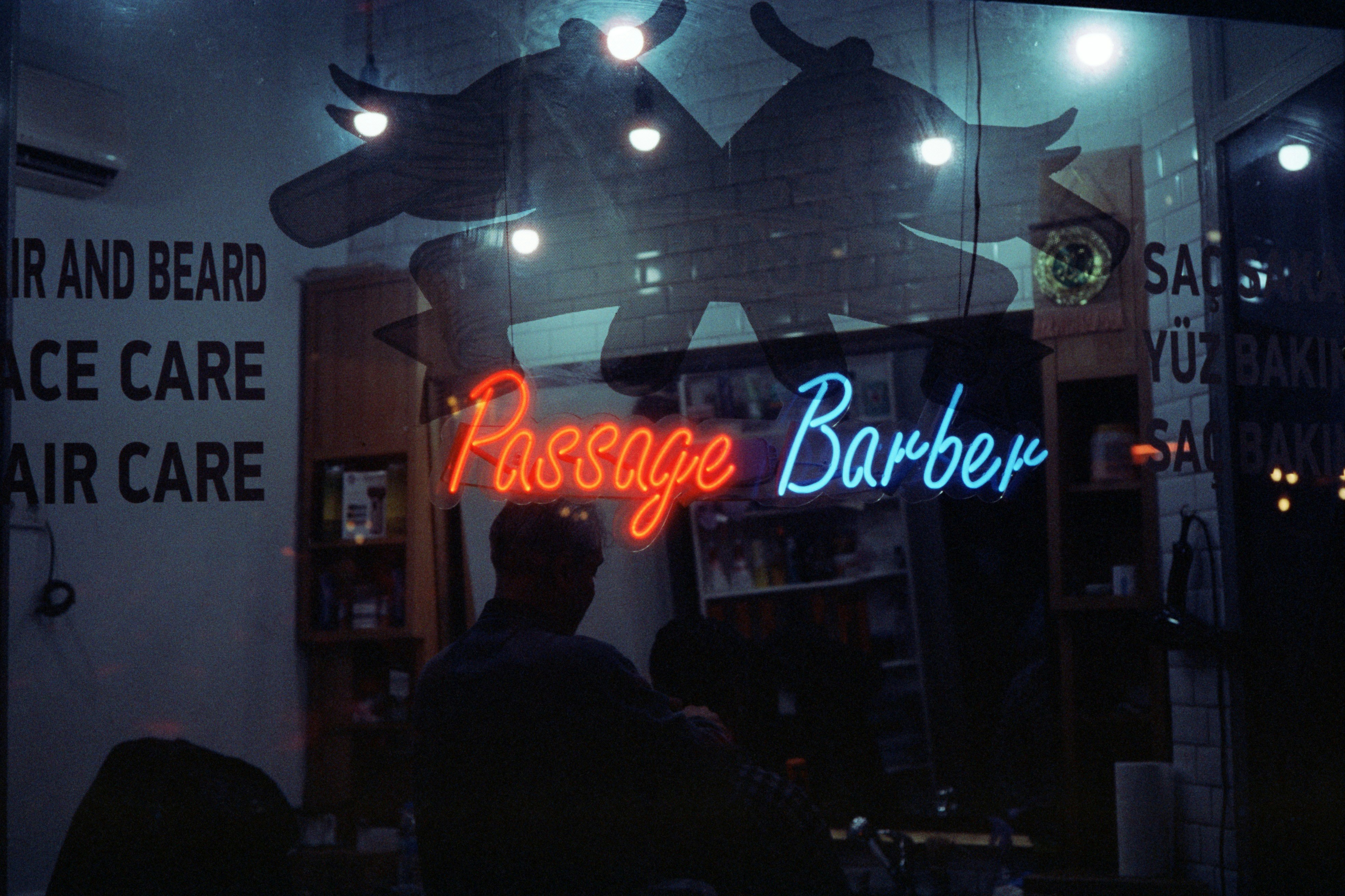 barber booking phone, hair salon whatsapp appointment, barbershop reception client