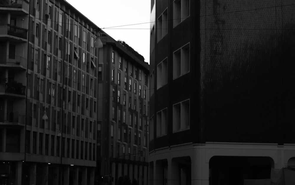 a black and white photo of a city street