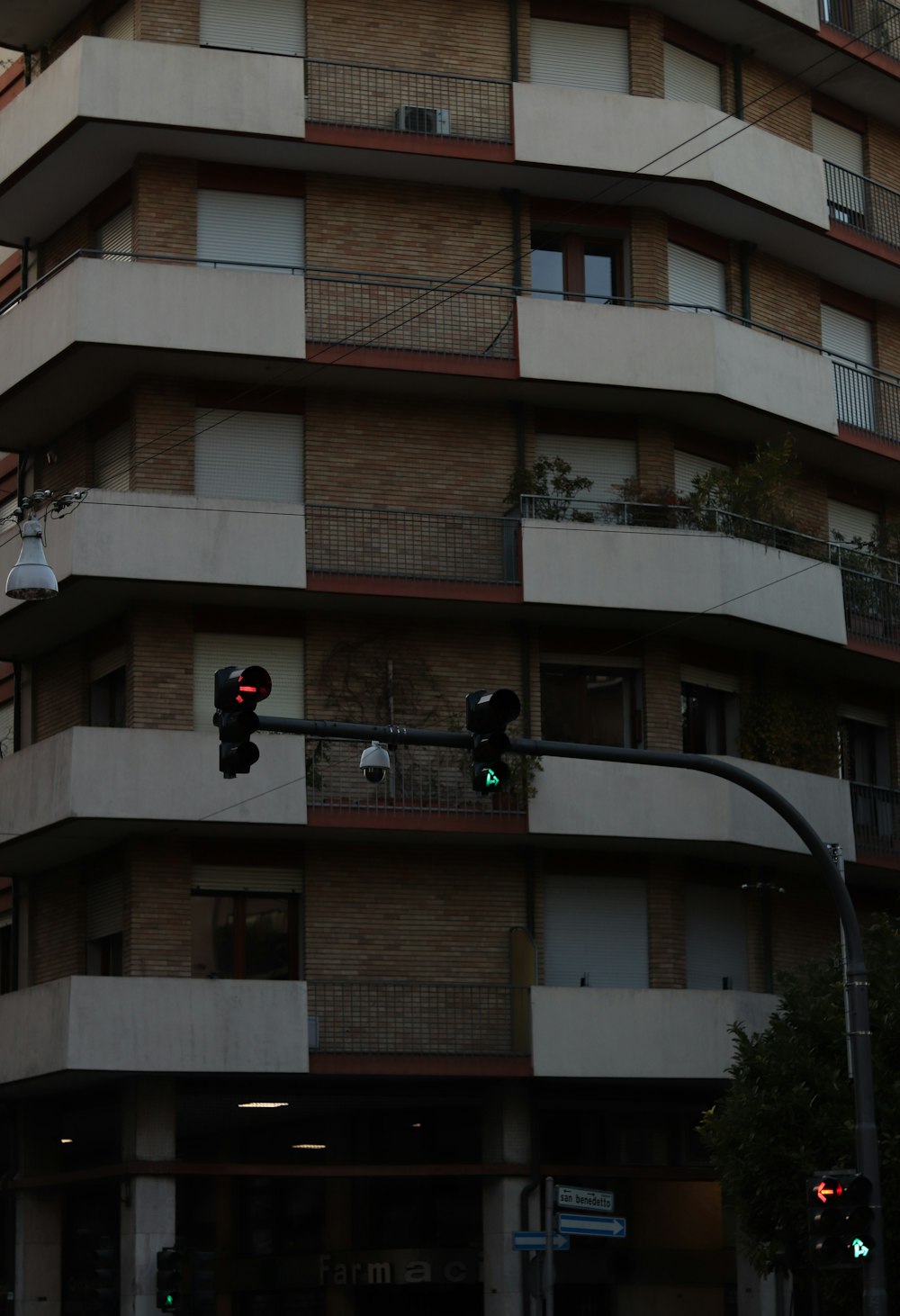 a traffic light in front of a tall building