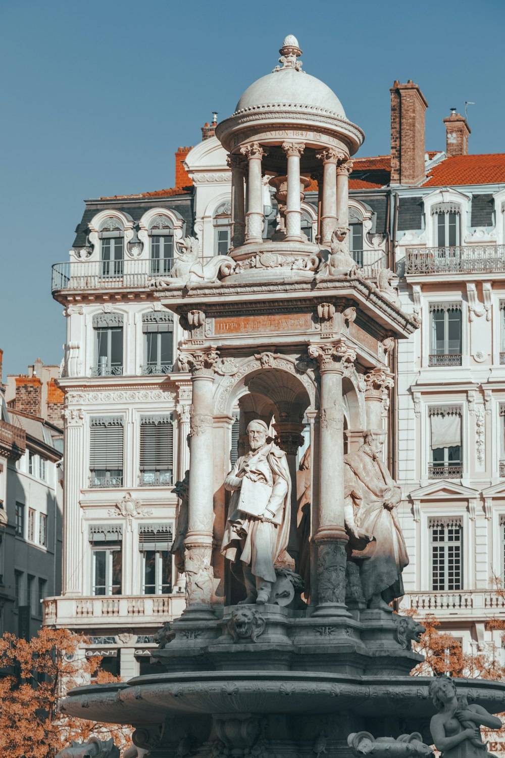 a statue of a man in front of a building