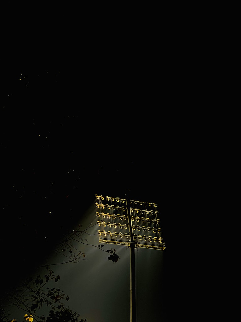 Wide-Area Solar Floodlight