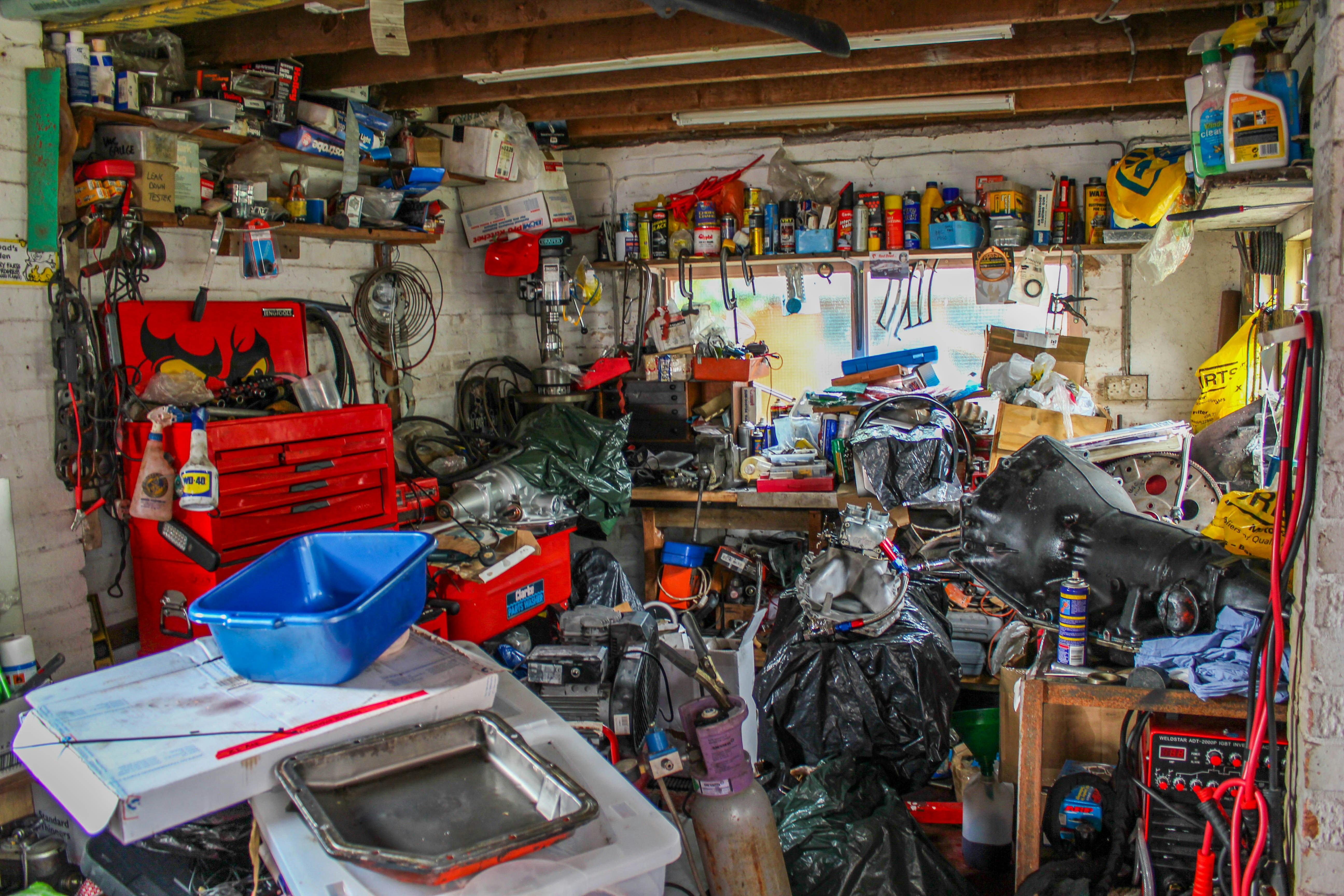 garage sale: decluttering before moving - Moving company recommendations