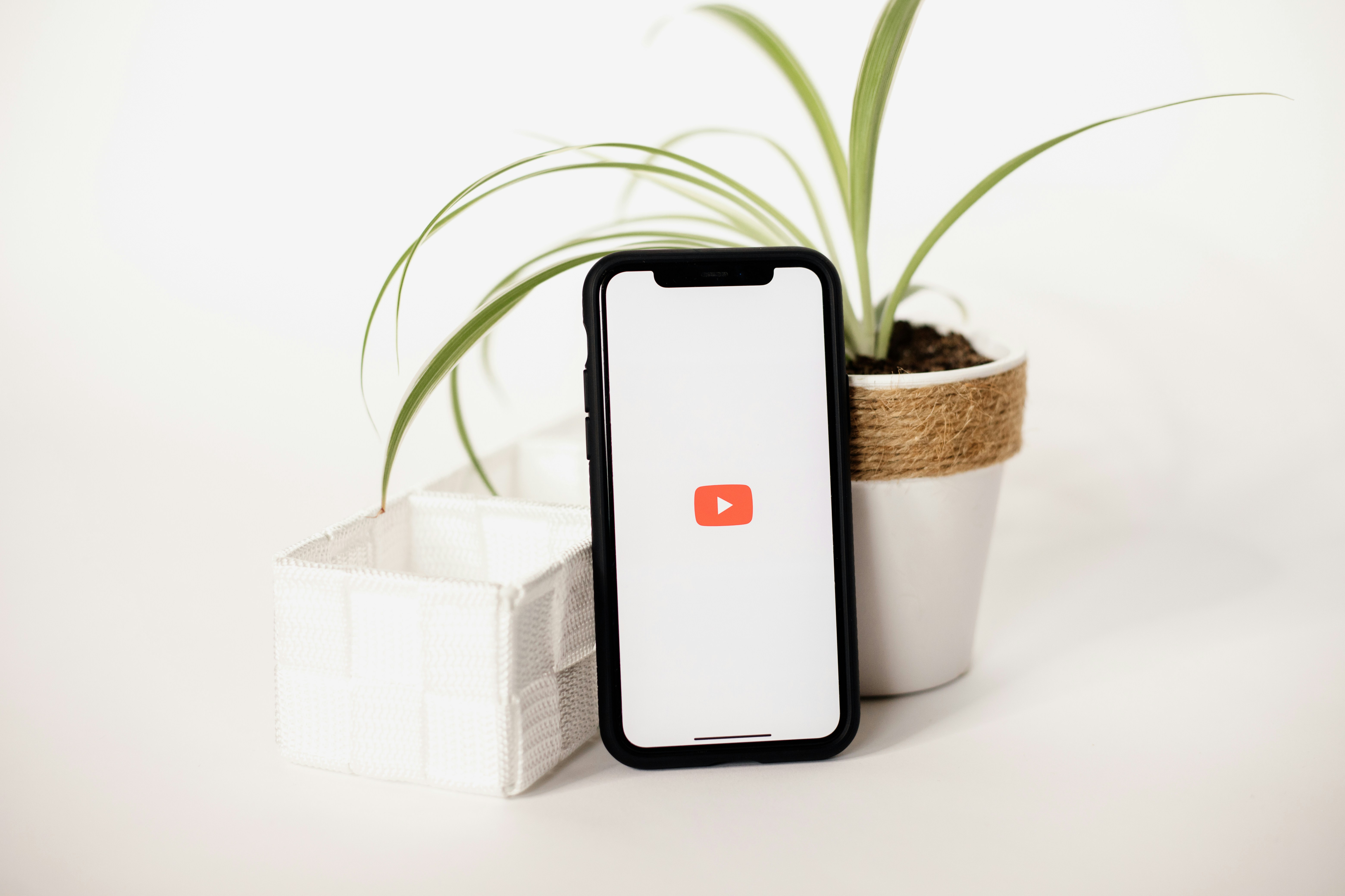 Choose from a curated selection of YouTube photos. Always free on Unsplash.