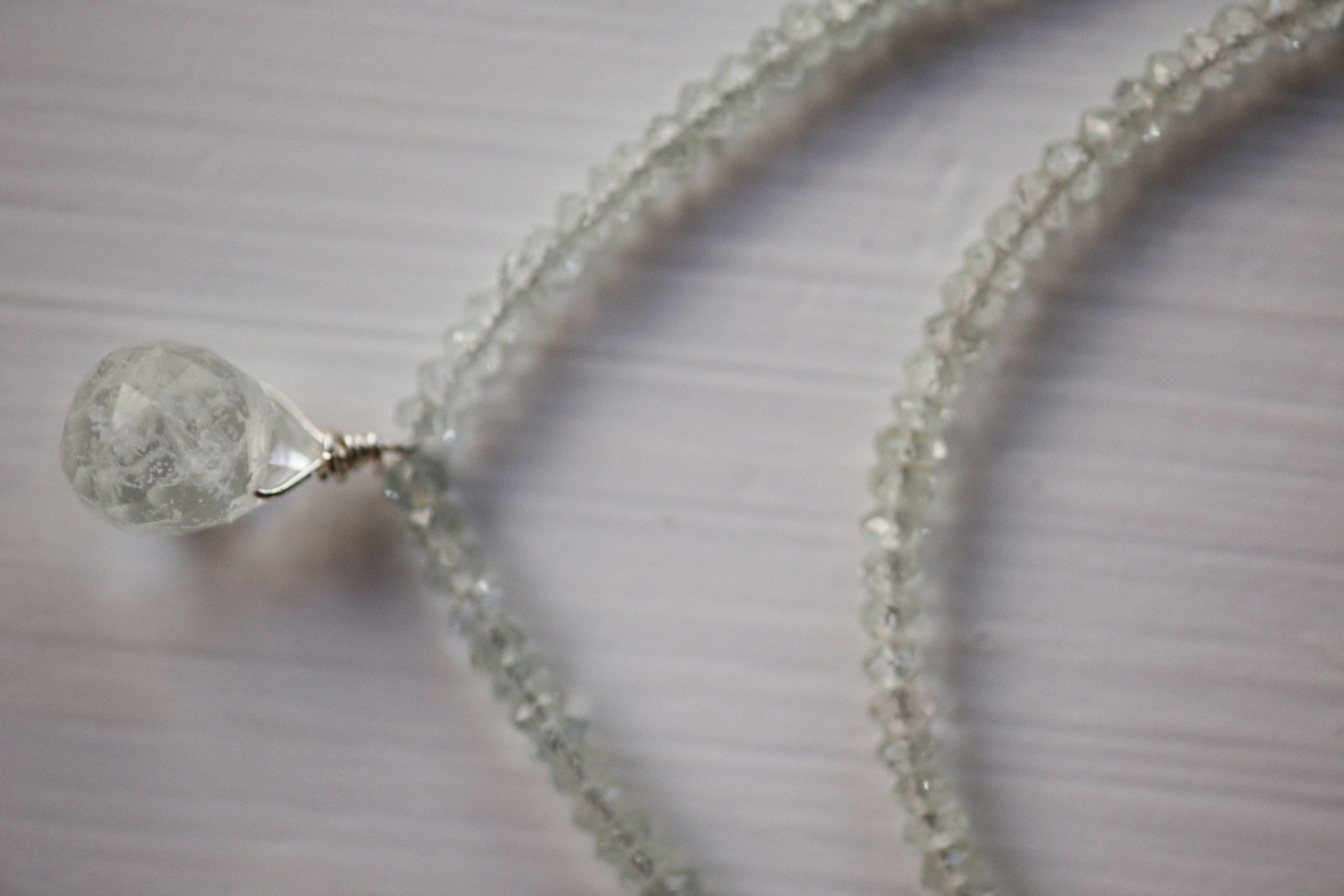 wedding hair accessory crystal, ilustrasi artikel Beyond the Veil: 10 Stunning Alternatives for the Modern Bride 8