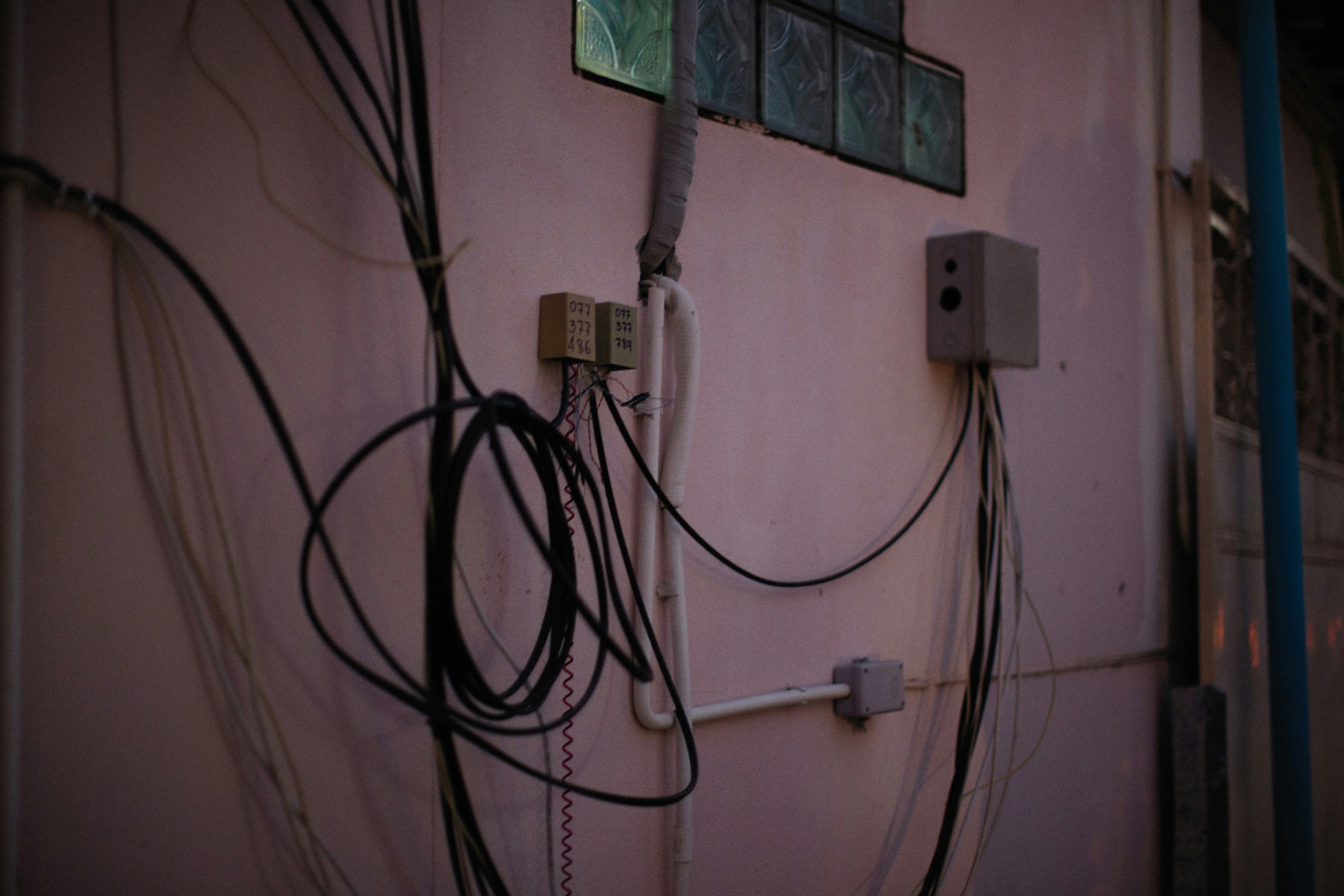 photo-1647314853926-9def39bb32c4?ixid=M3wxMjA3fDB8MXxzZWFyY2h8MTJ8fHRodWlzYmF0dGVyaWp8ZW58MHx8fHwxNzU4NDI1MDA3fDA\u0026ixlib=rb-4.1.0