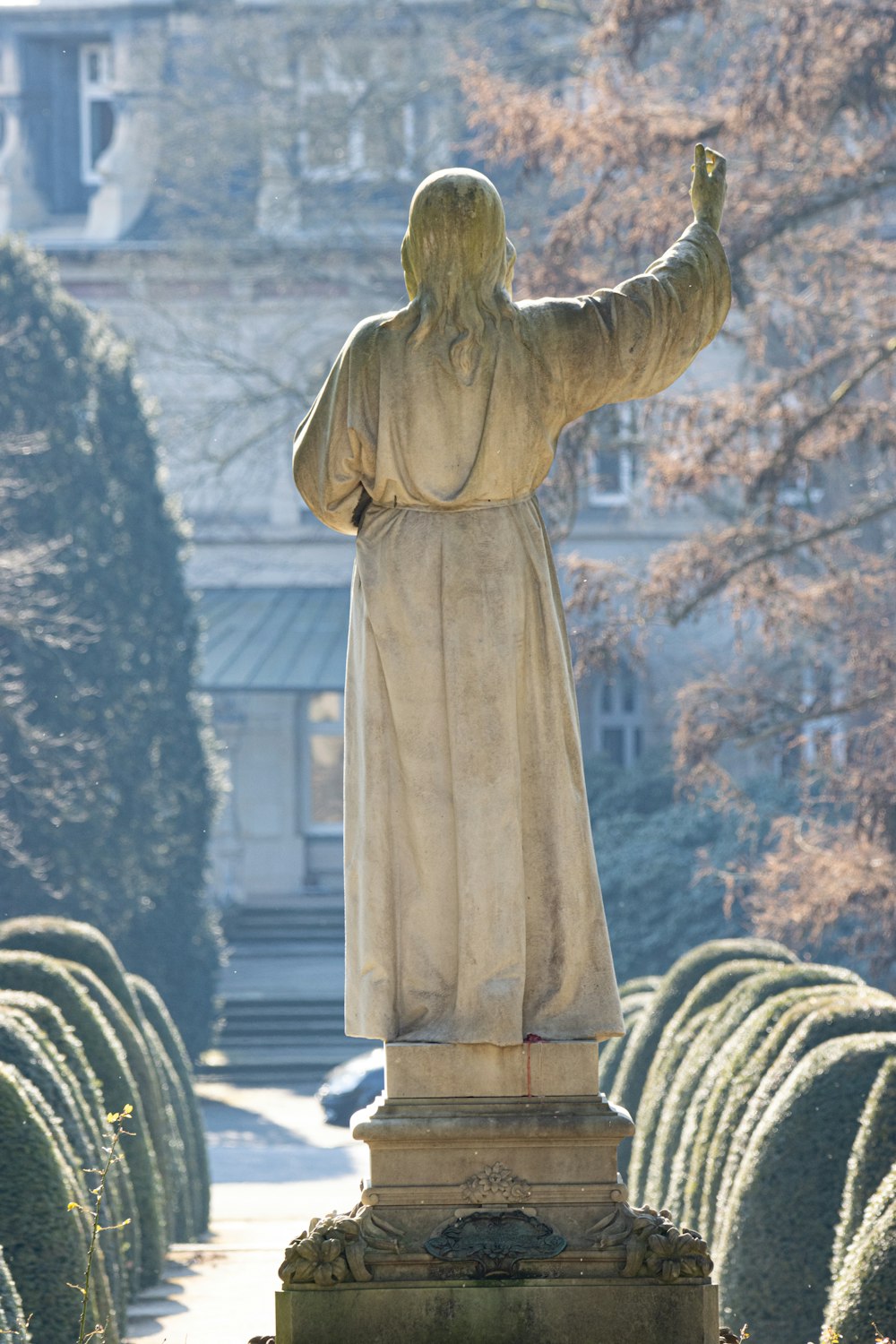 a statue of jesus in front of a building