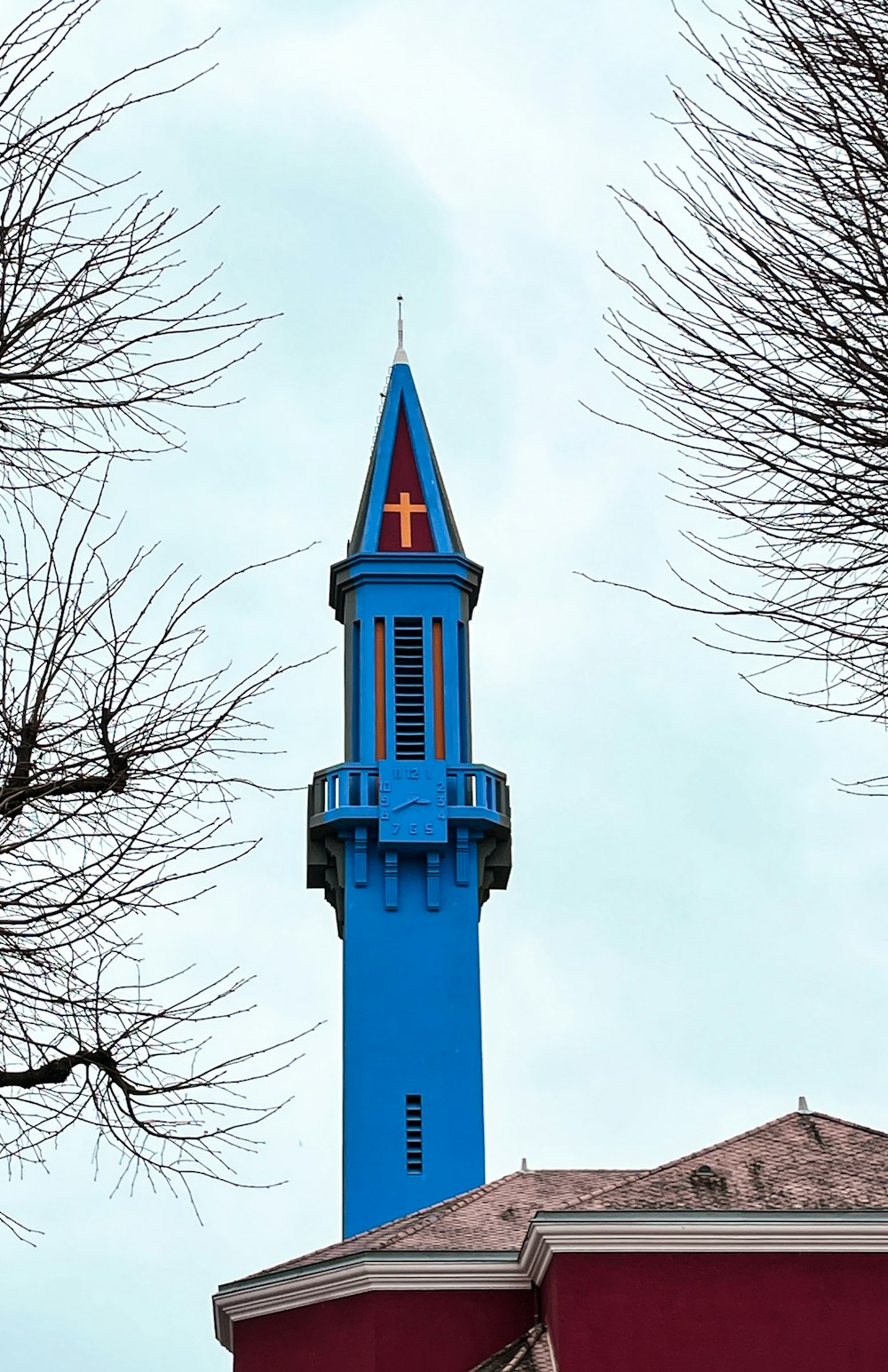 a small clock tower in front of a house